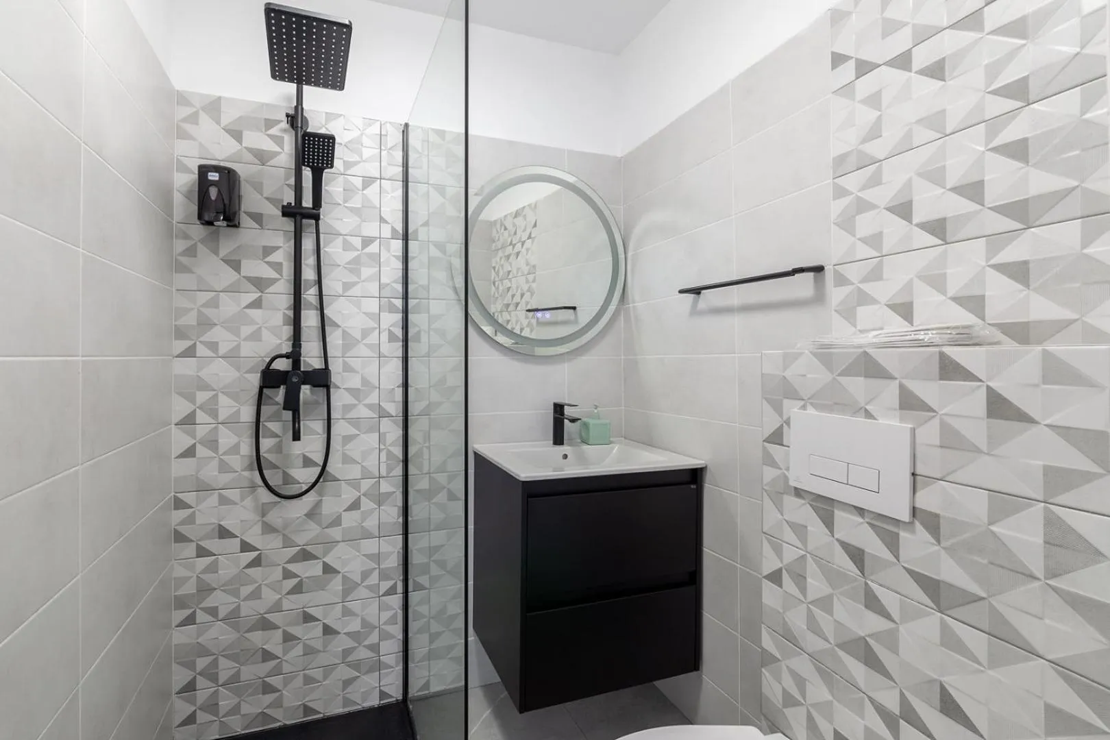 Shower in Downtown Victoria Studios By CityBookings