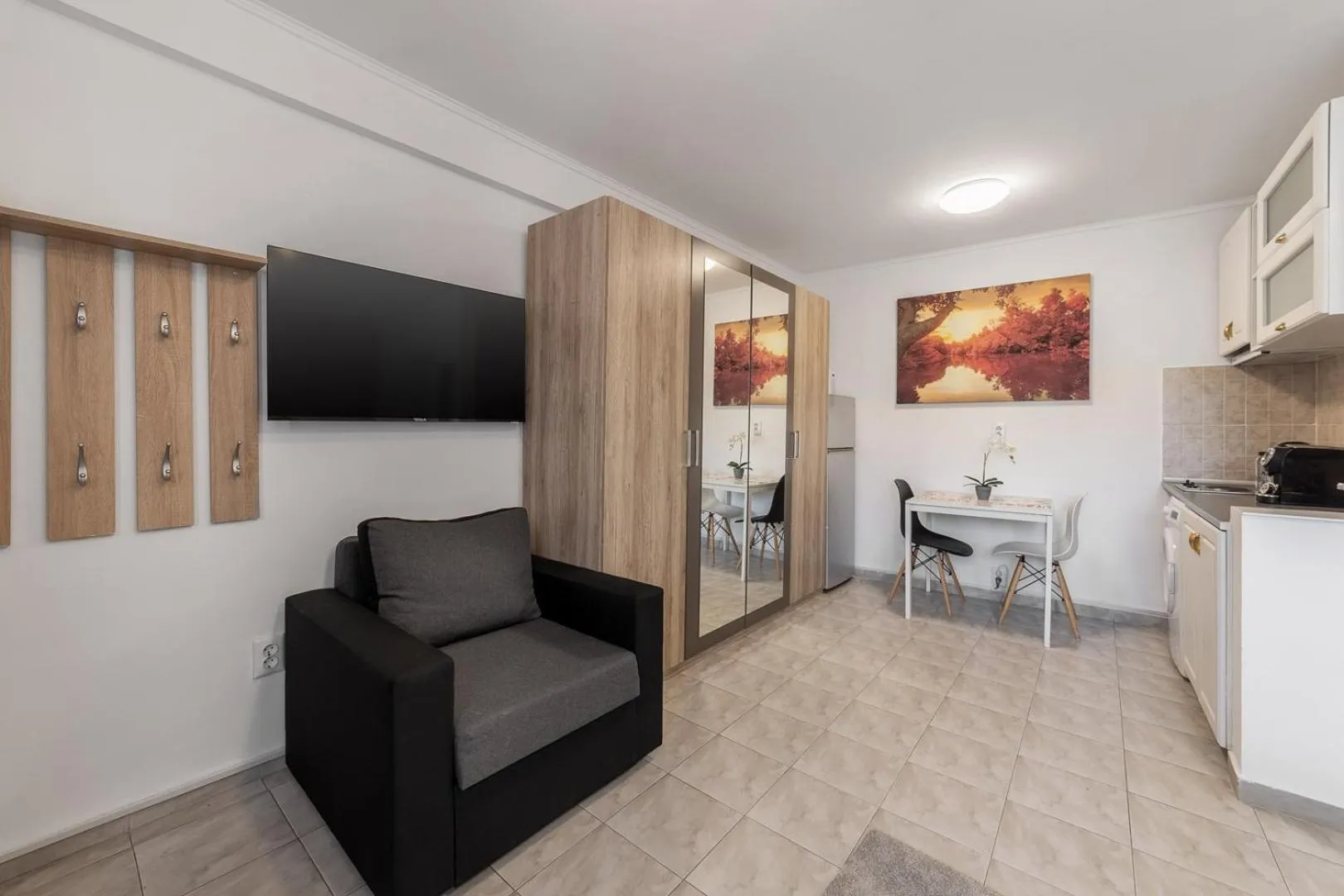 Kitchen or kitchenette in Downtown Victoria Studios By CityBookings