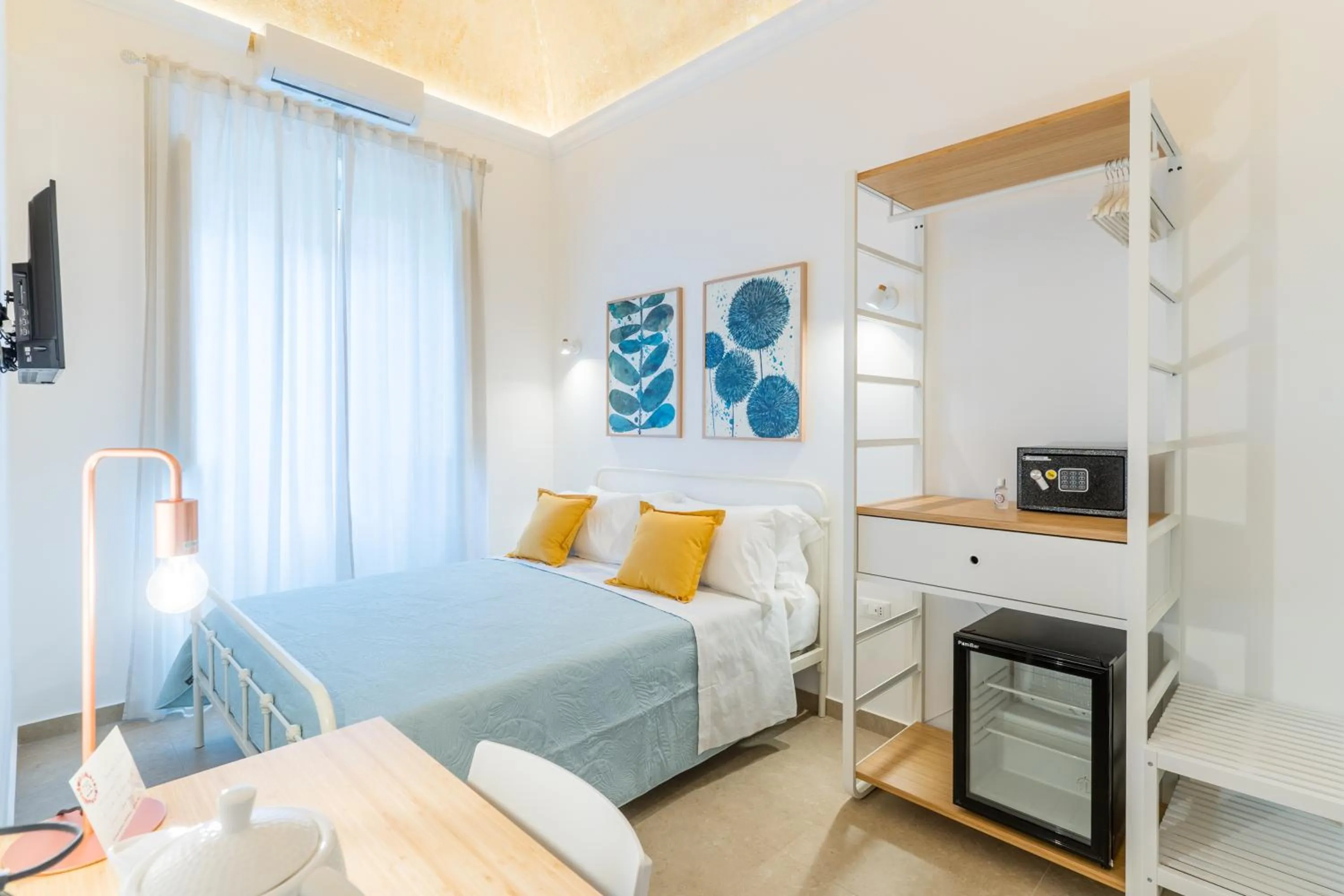 Bed in Mama Tita Rooms and Breakfast