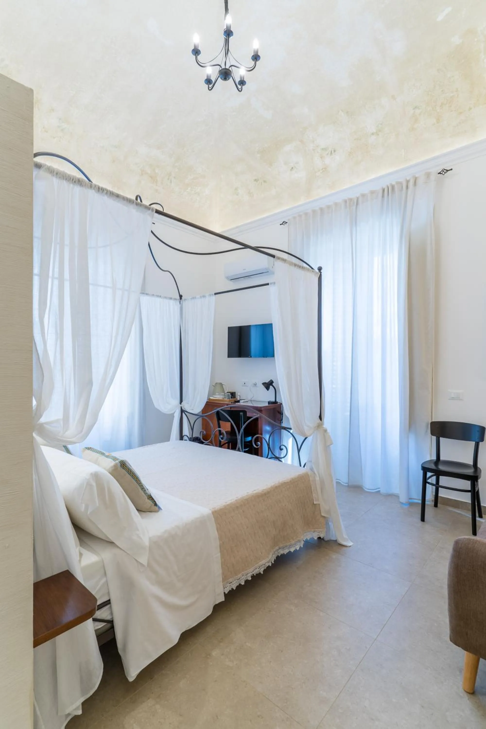 Bed in Mama Tita Rooms and Breakfast