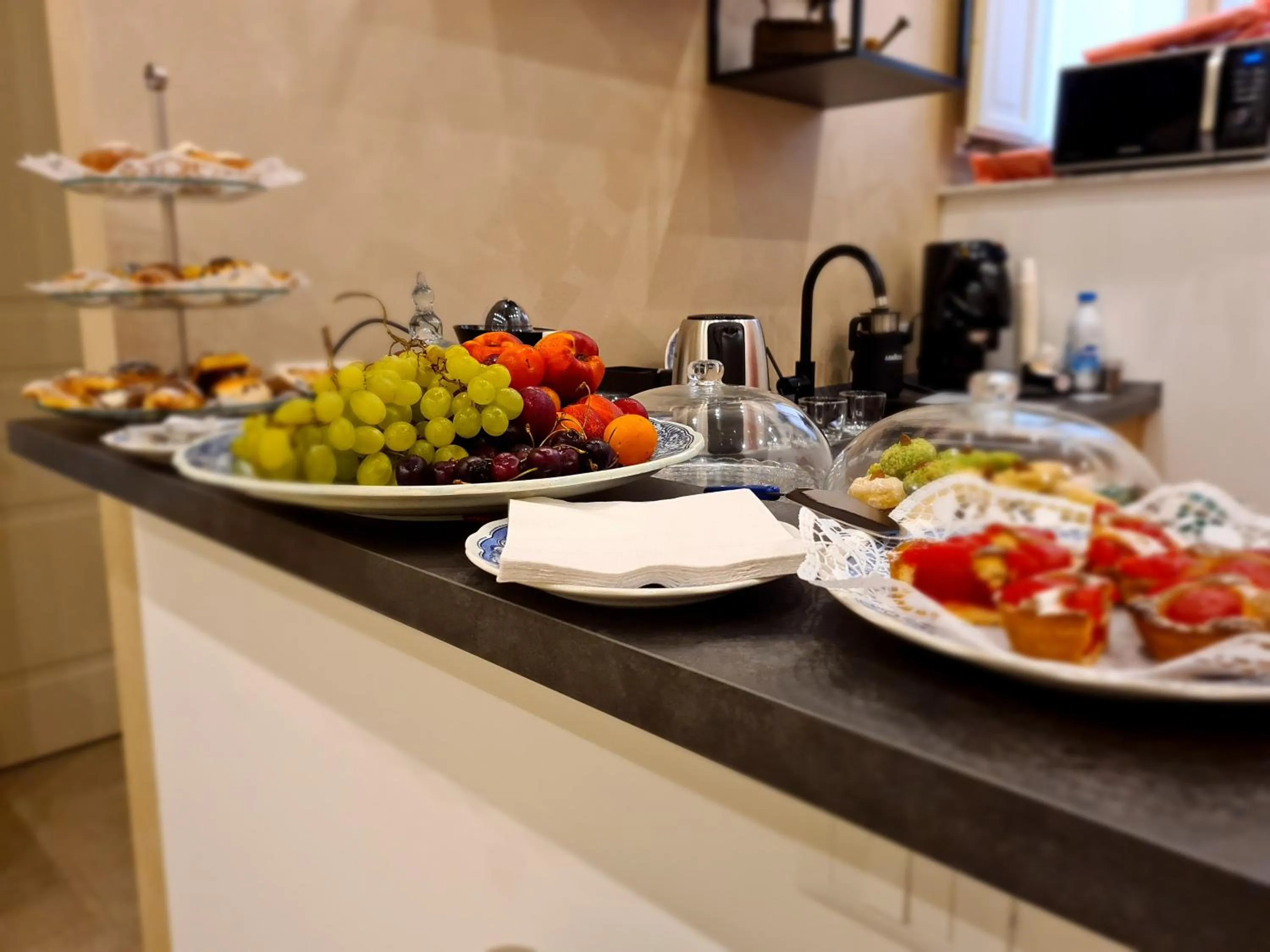 Breakfast in Mama Tita Rooms and Breakfast