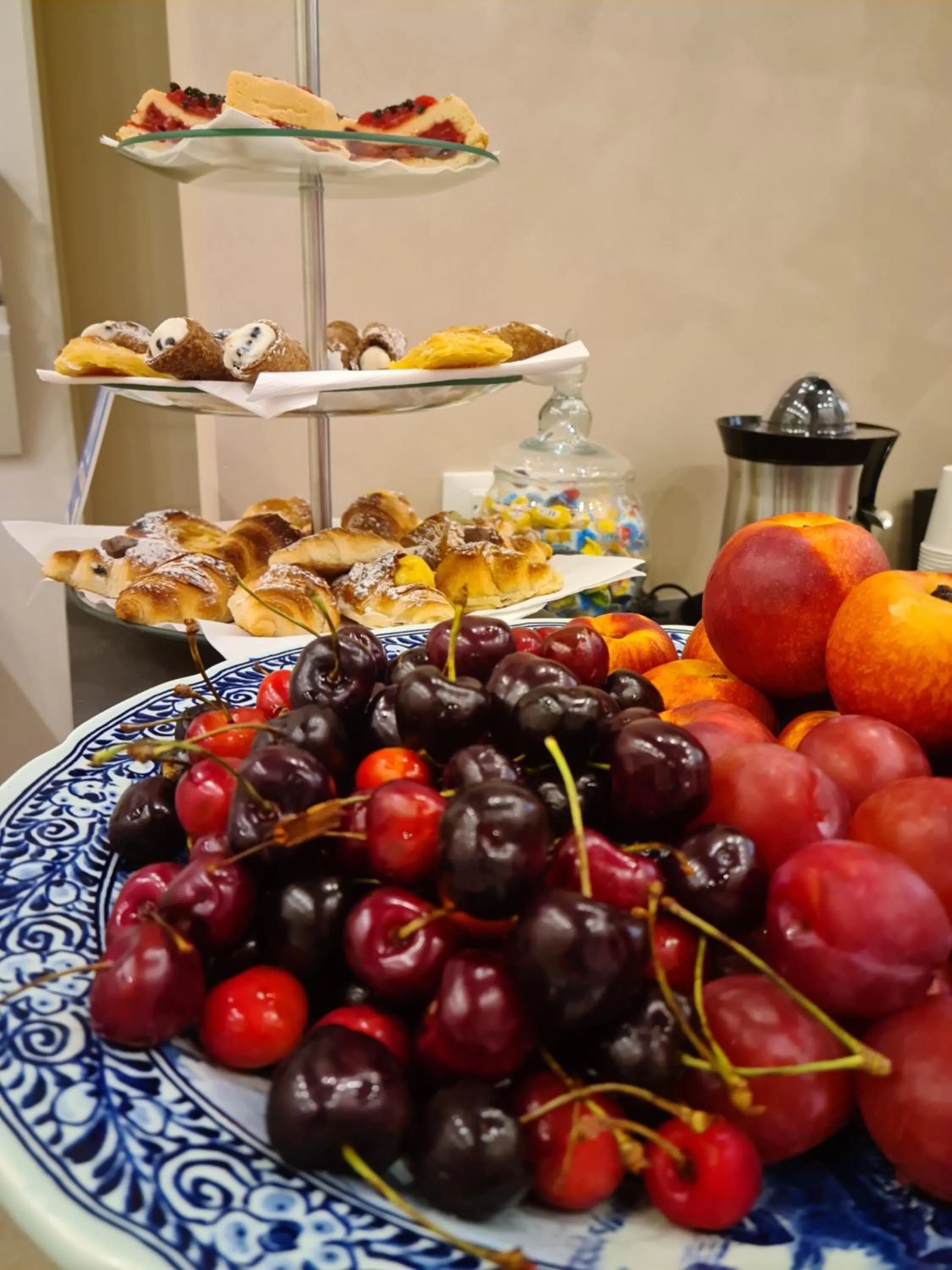 Breakfast in Mama Tita Rooms and Breakfast