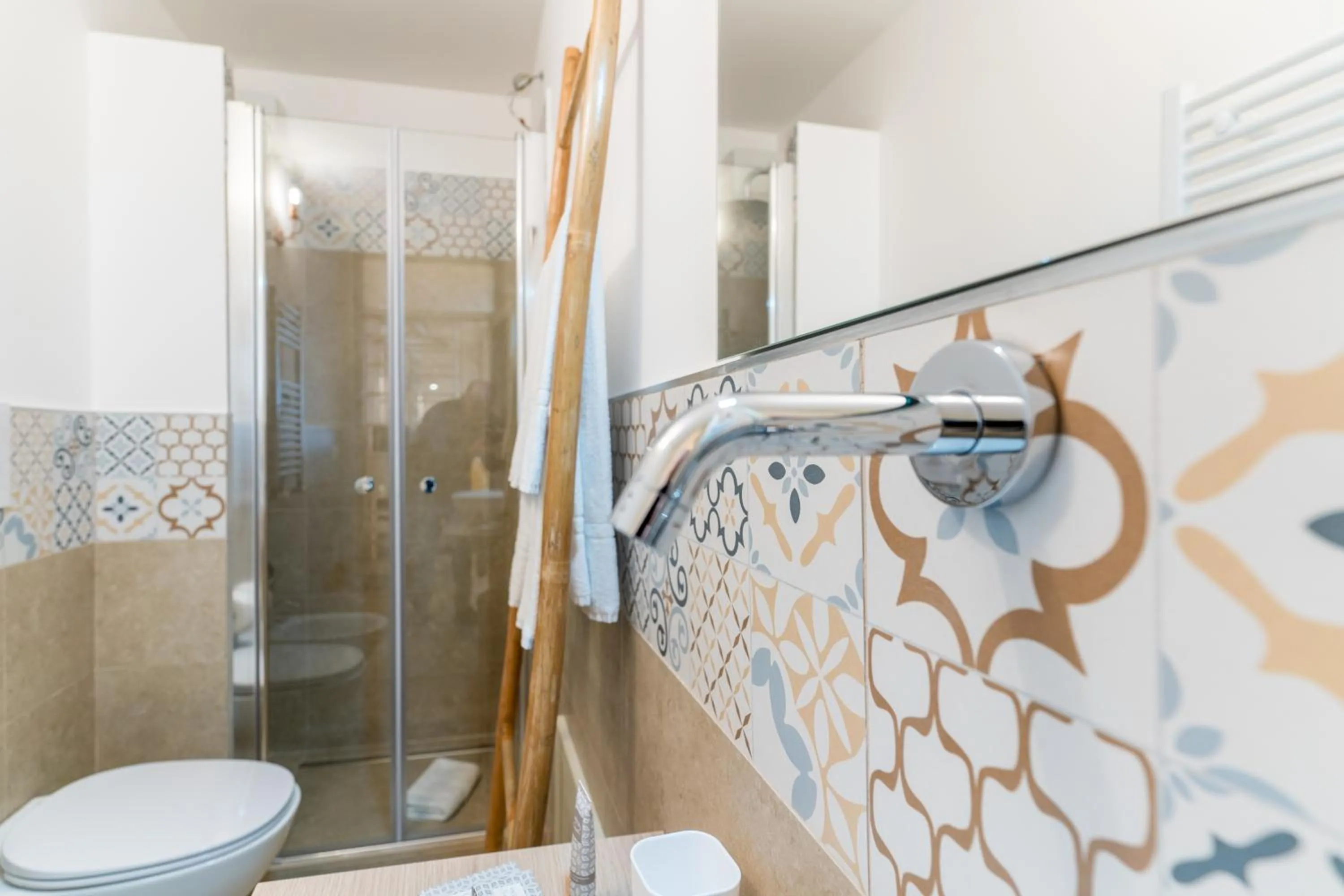 Shower in Mama Tita Rooms and Breakfast