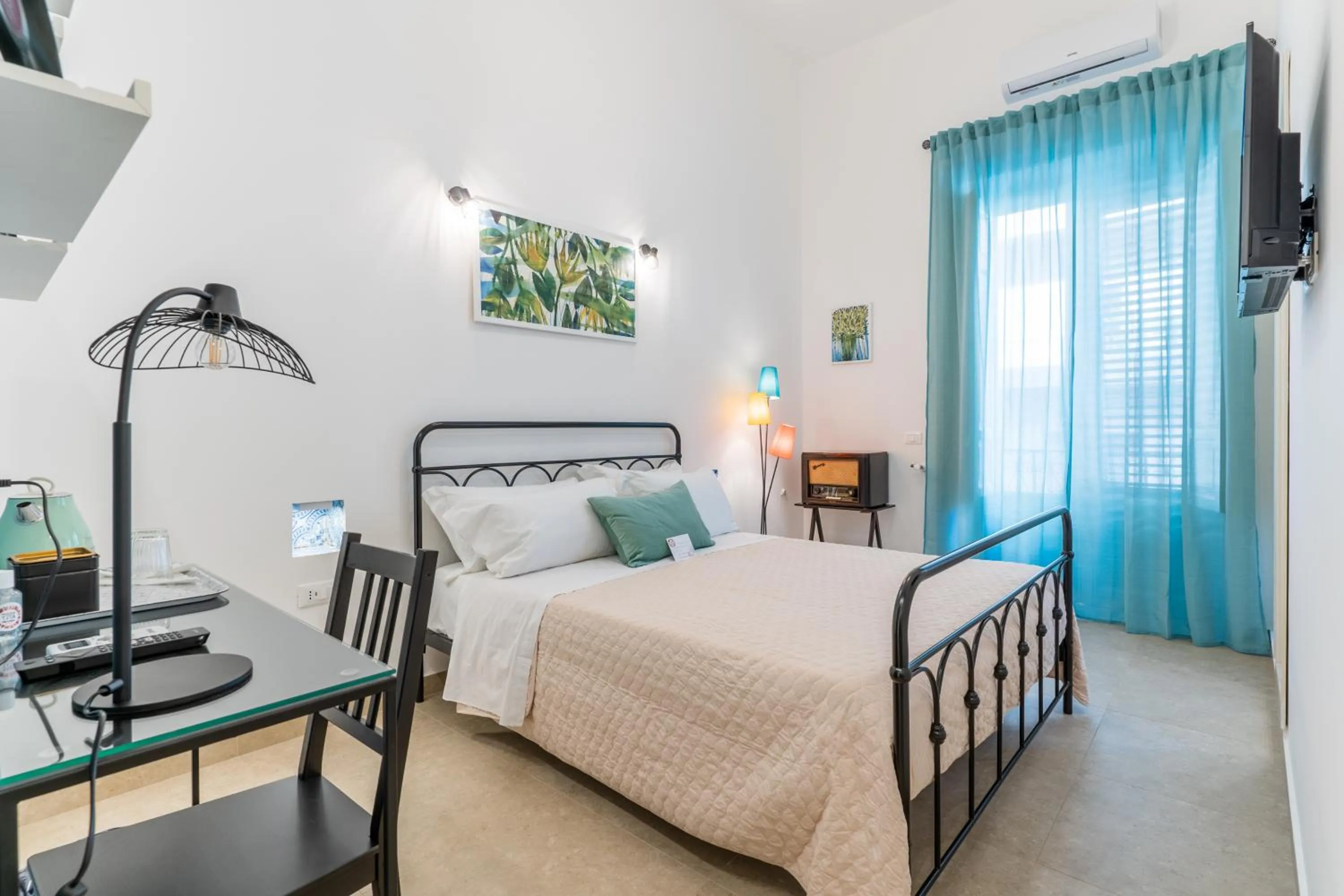 Bed in Mama Tita Rooms and Breakfast