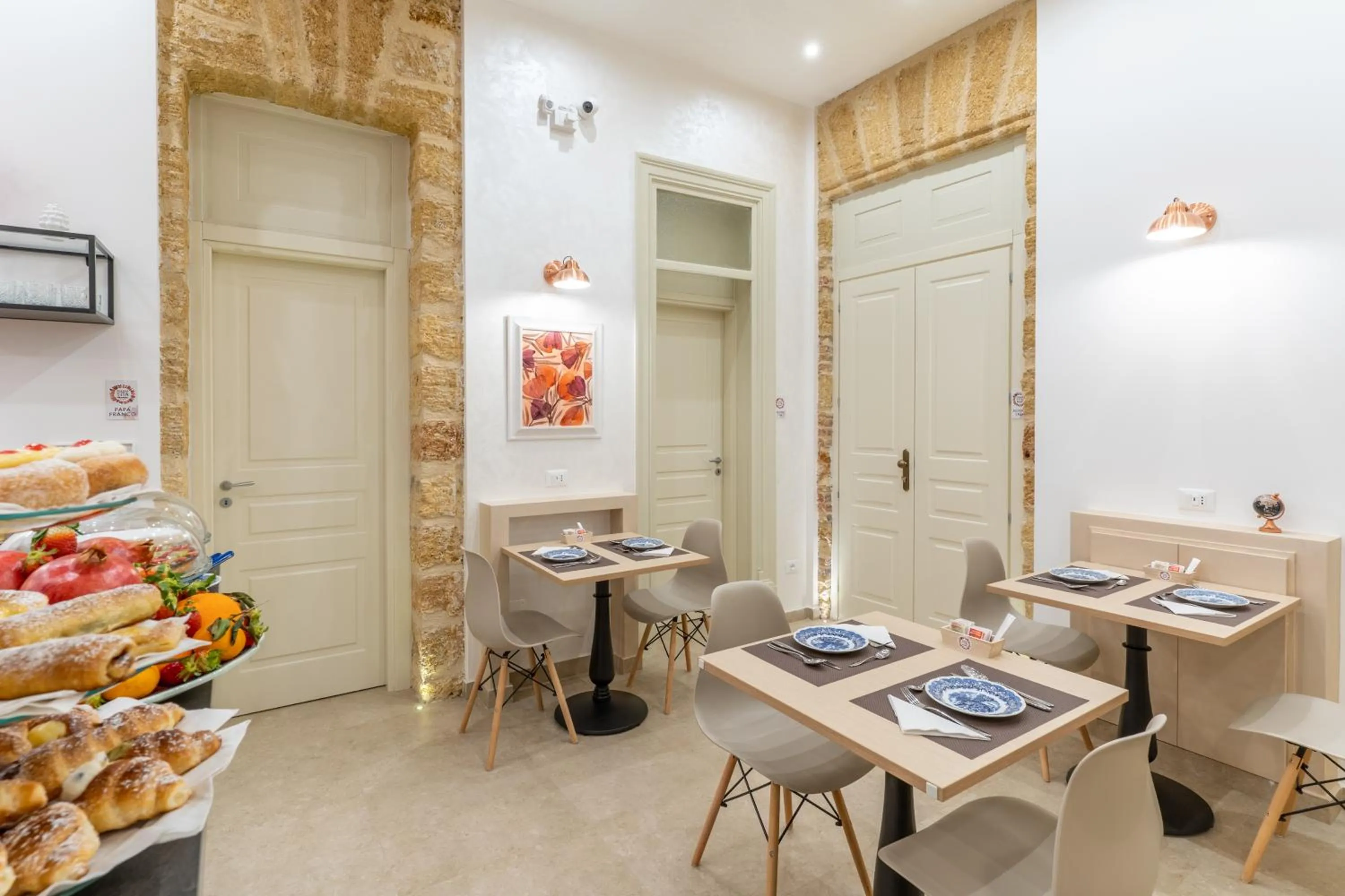 Dining area in Mama Tita Rooms and Breakfast