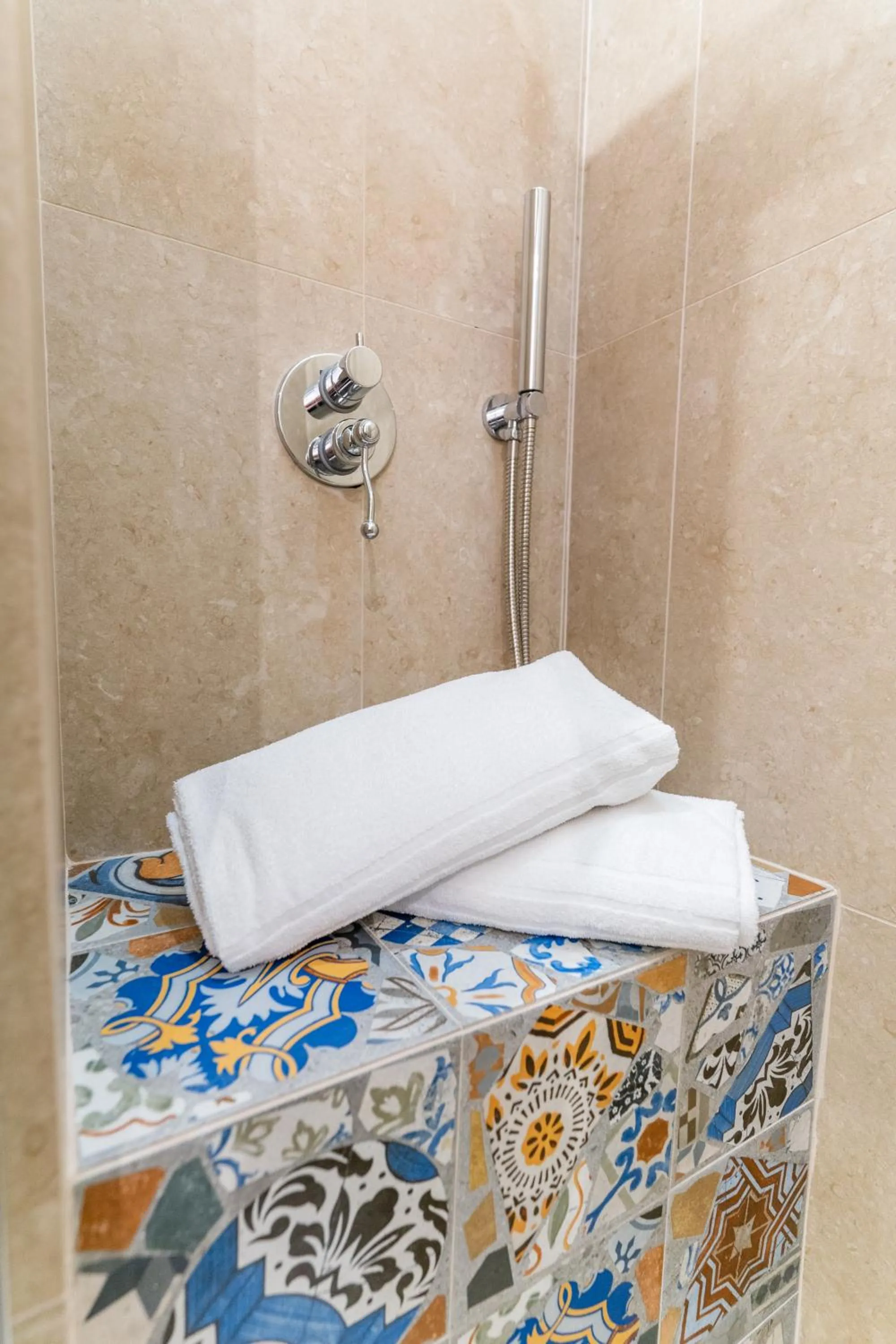 Shower in Mama Tita Rooms and Breakfast