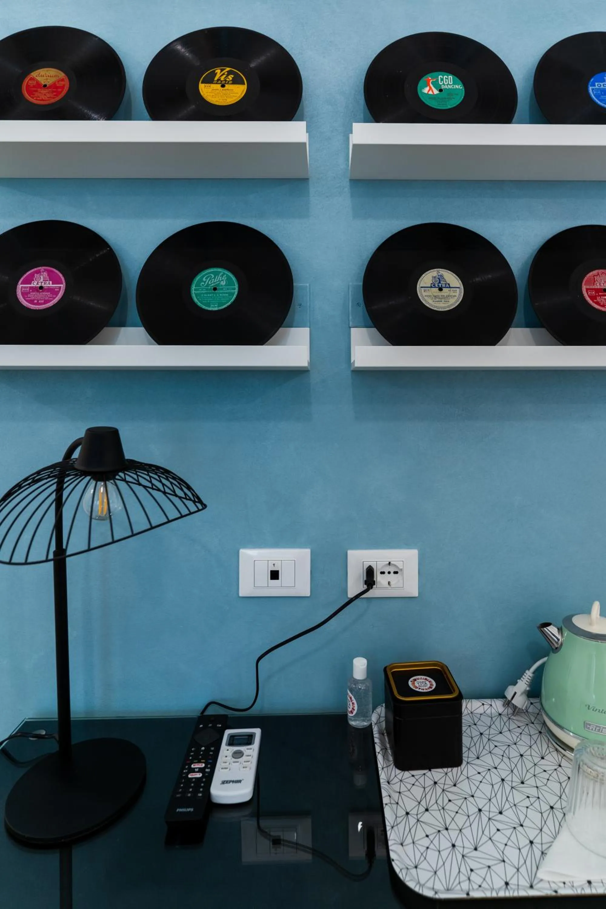 Coffee/tea facilities in Mama Tita Rooms and Breakfast