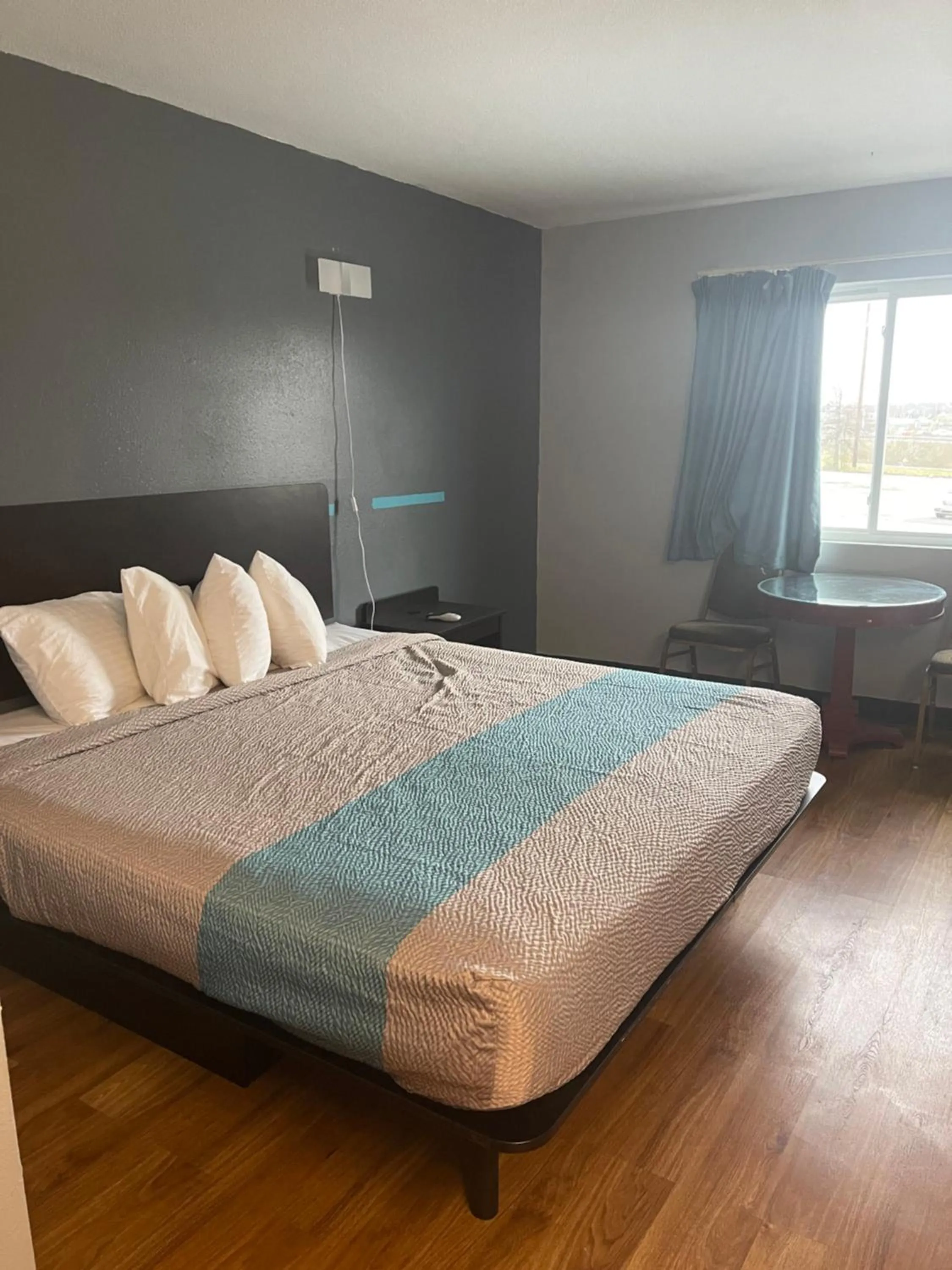 Bed in TROYINN&SUITES