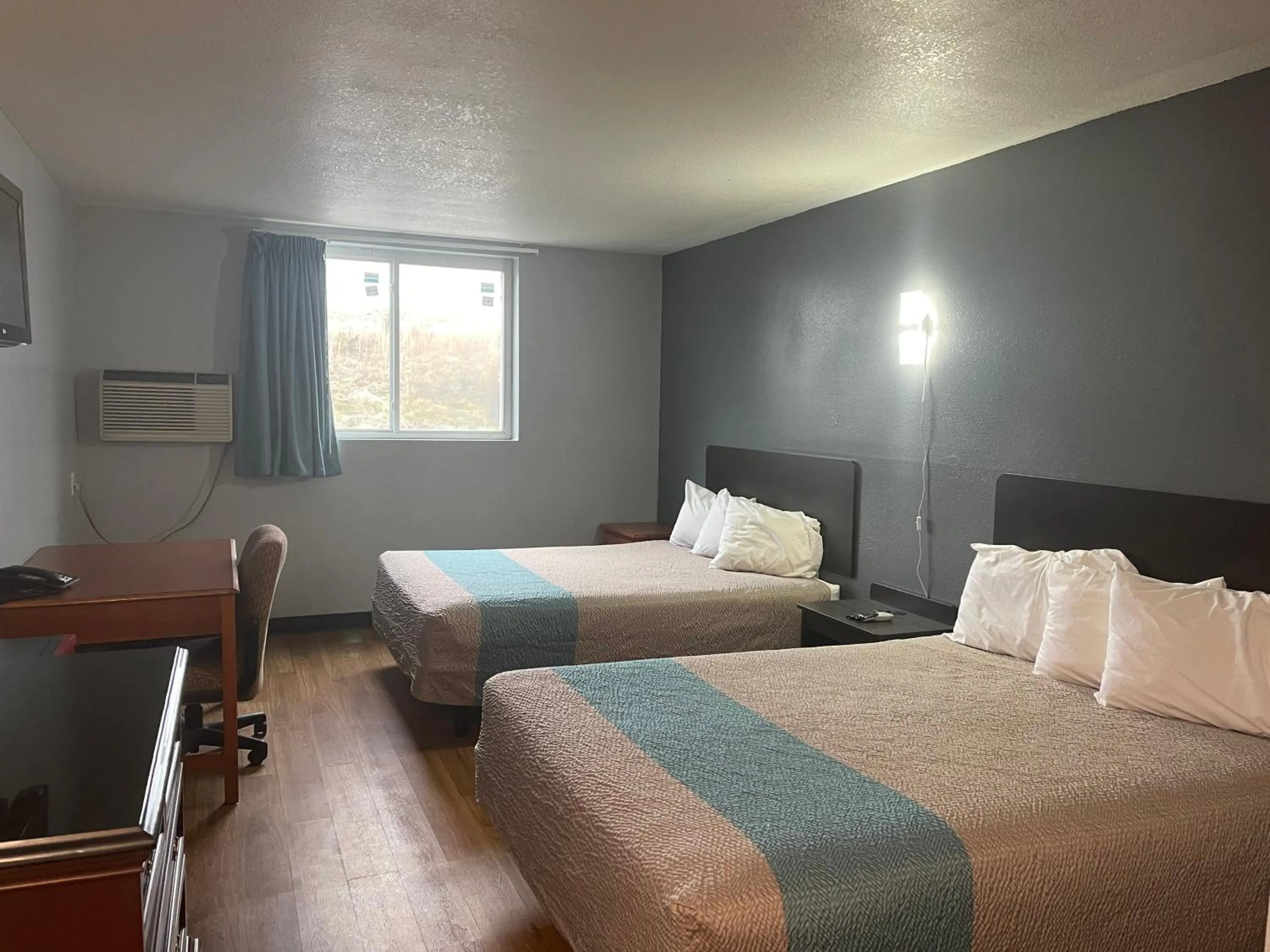 Bed in TROYINN&SUITES