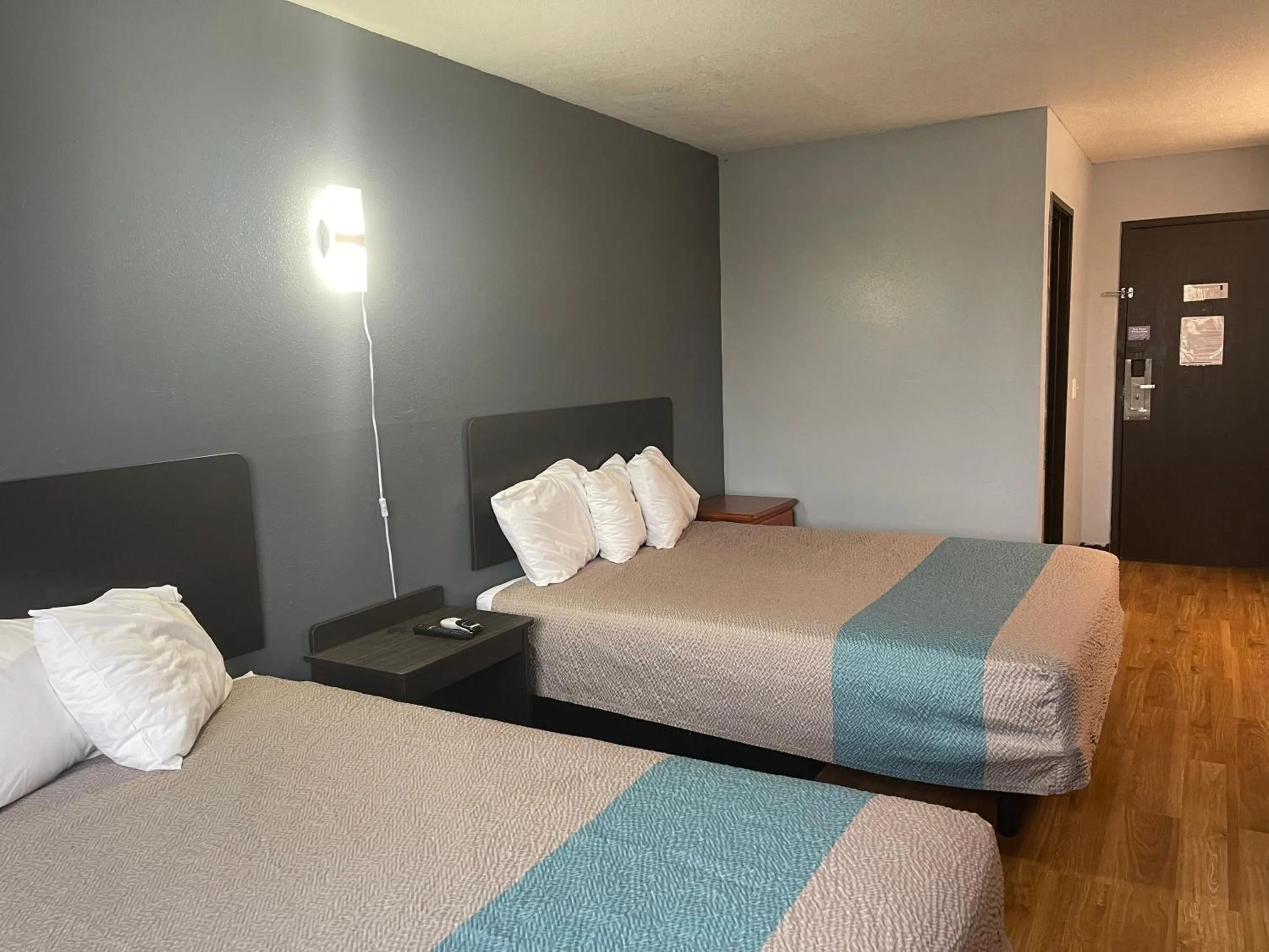 Bed in TROYINN&SUITES