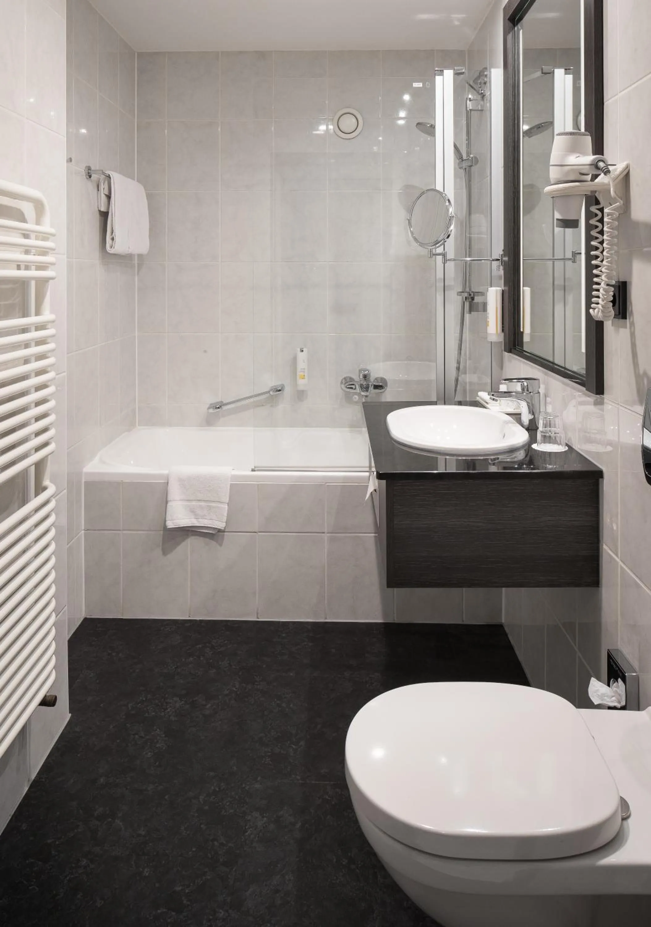 Bathroom in Hotel Chemnitzer Hof