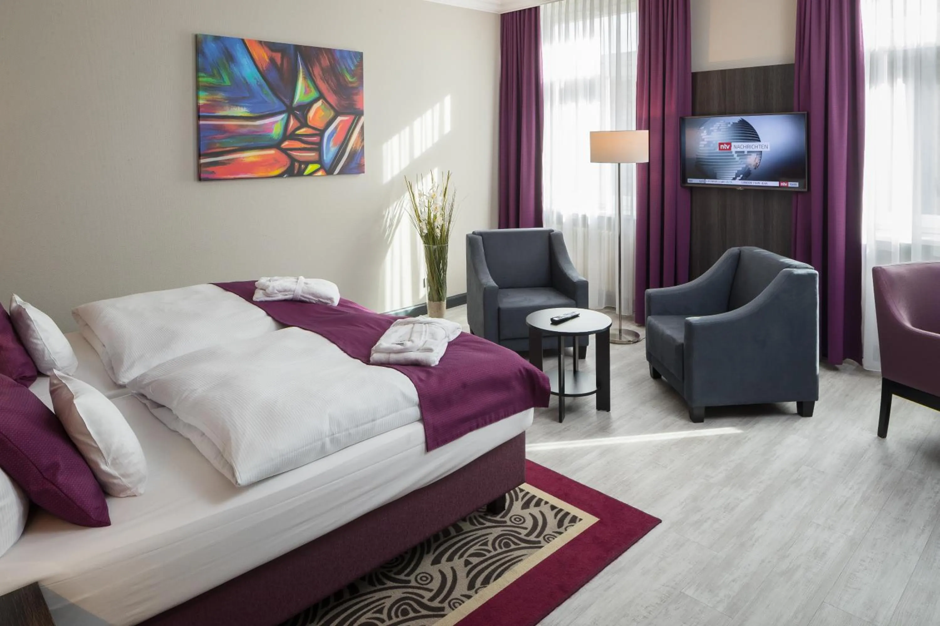 Photo of the whole room, Bed in Hotel Chemnitzer Hof