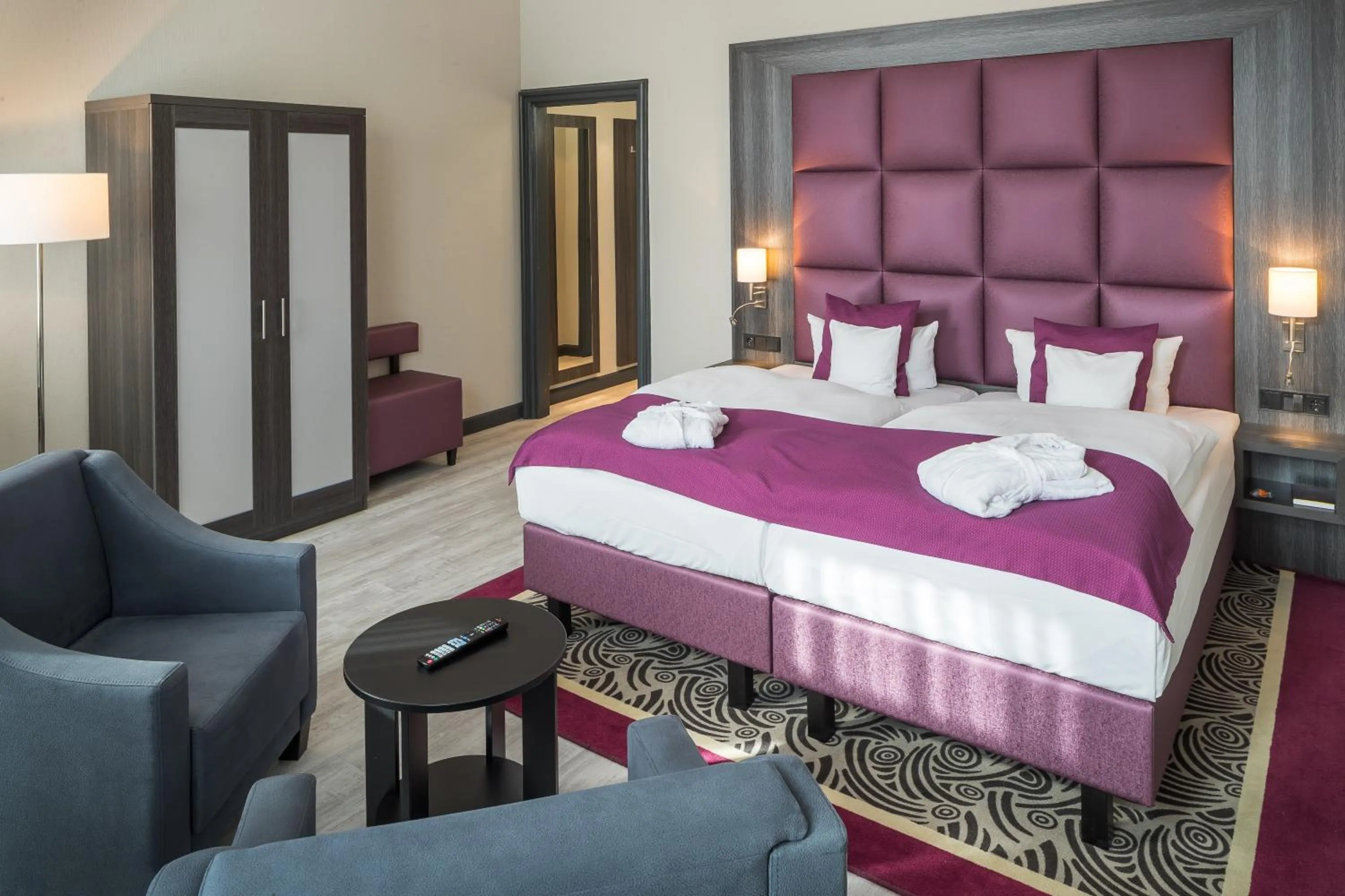 Photo of the whole room, Bed in Hotel Chemnitzer Hof