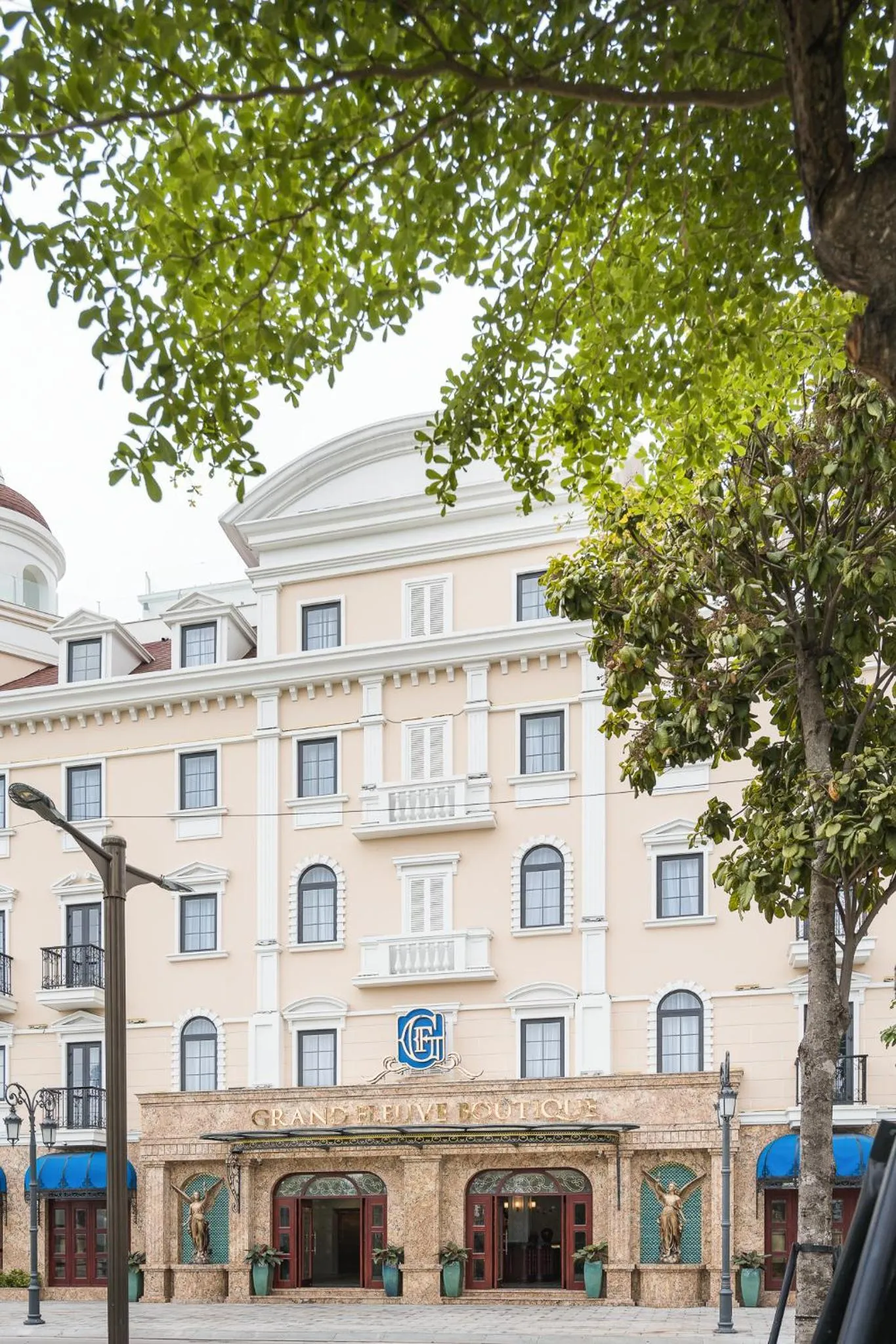 Property building in Grand Fleuve Boutique