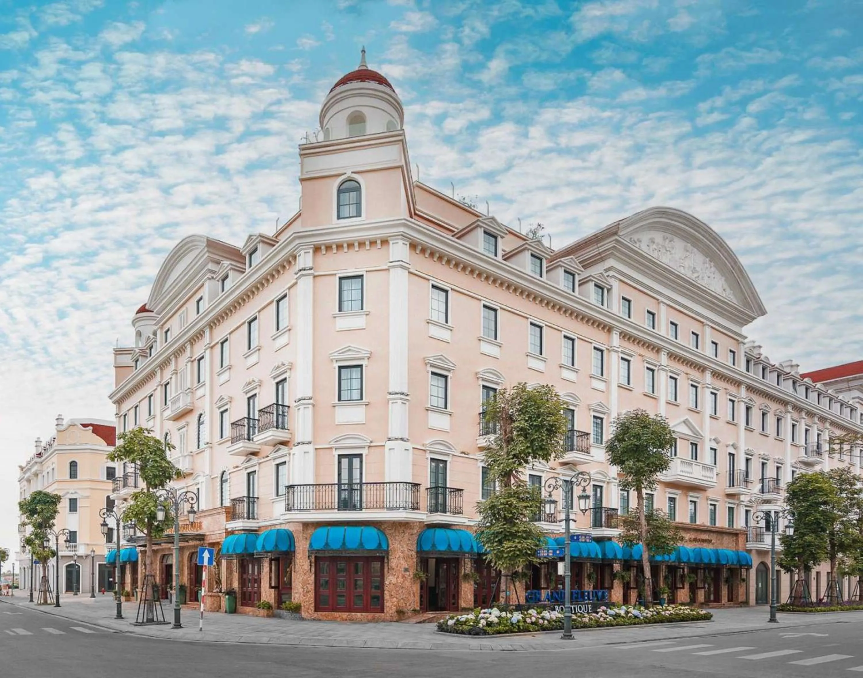 Property building in Grand Fleuve Boutique