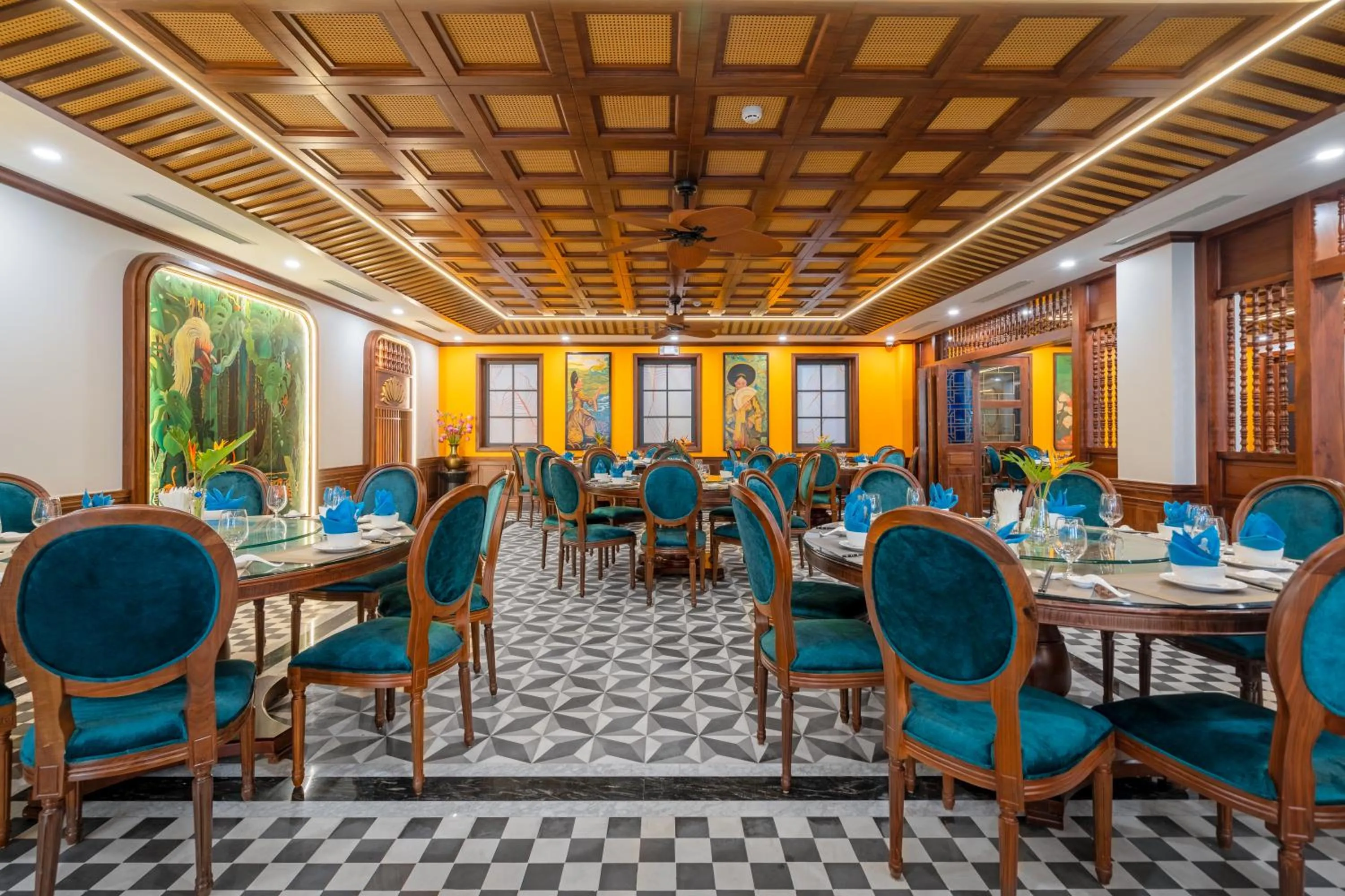 Restaurant/places to eat in Grand Fleuve Boutique