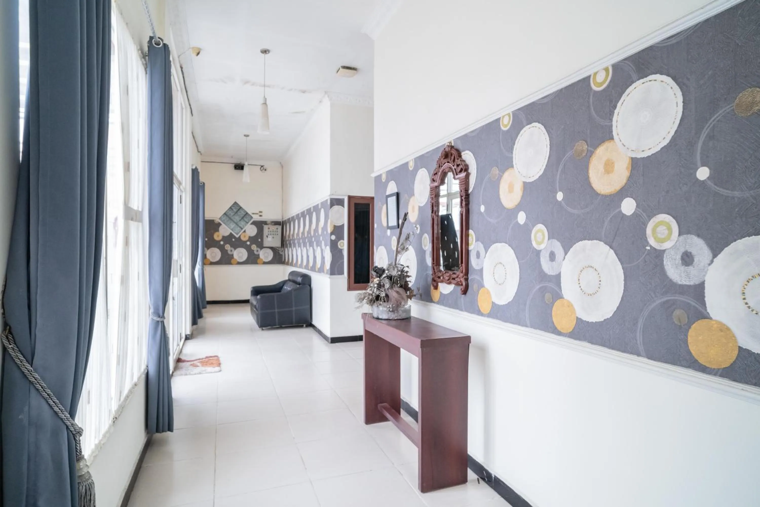 Seating area in RedDoorz near Uniska Banjarmasin