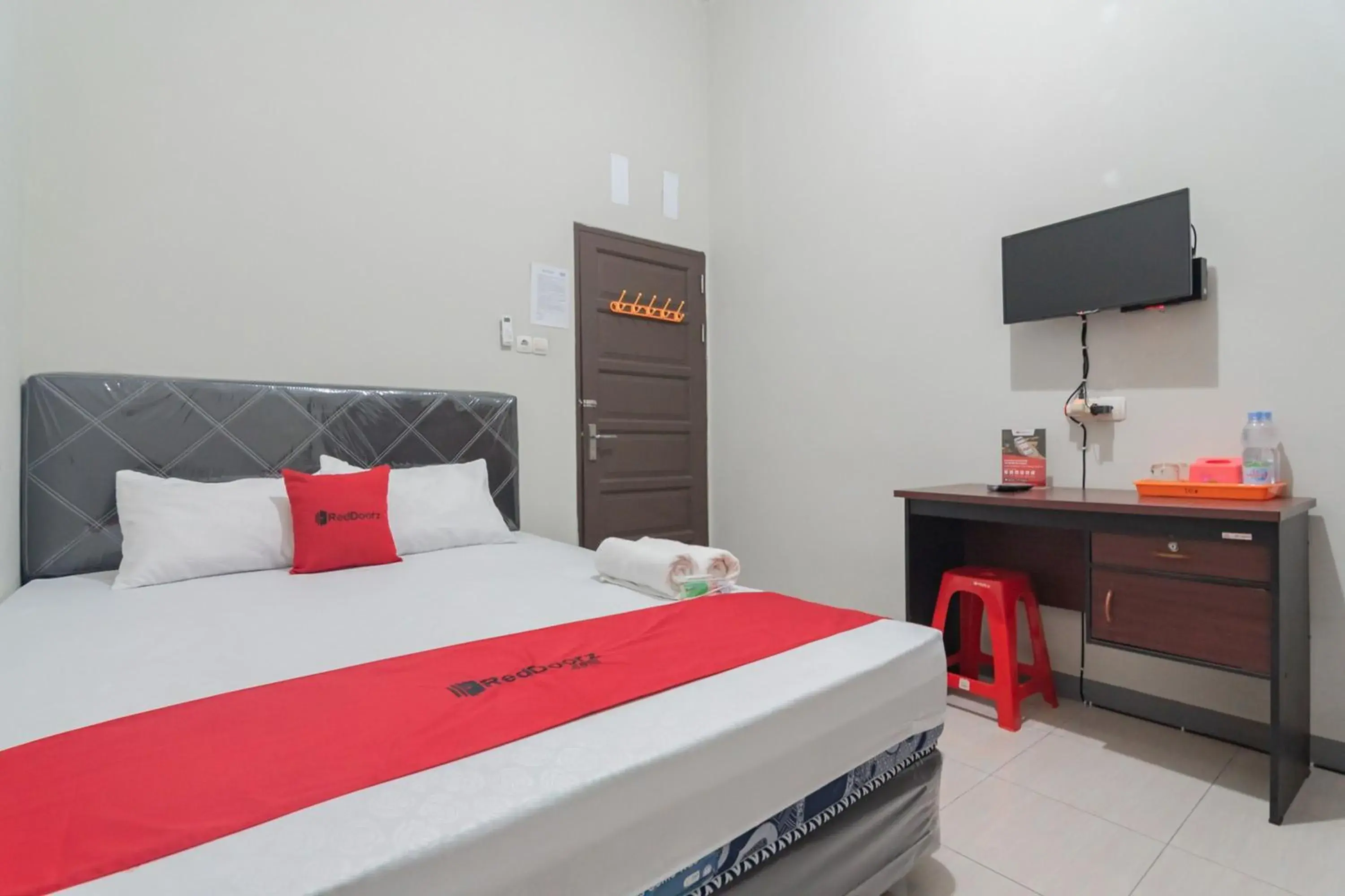Superior Double Room in RedDoorz Syariah near Jalan Jakarta Samarinda Superior Double Room in RedDoorz Syariah near Jalan Jakarta Samarinda