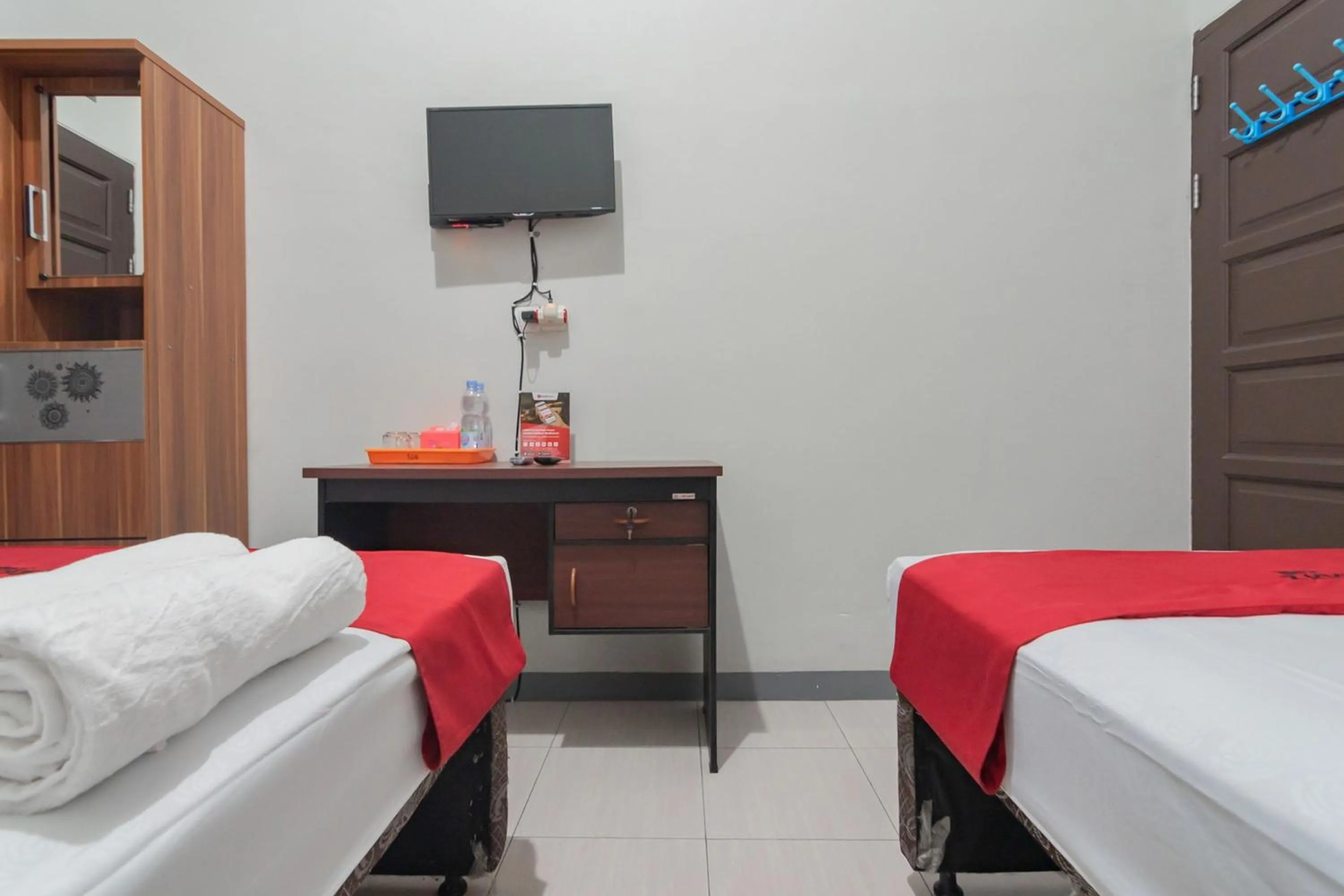 Bedroom, Bed in RedDoorz Syariah near Jalan Jakarta Samarinda