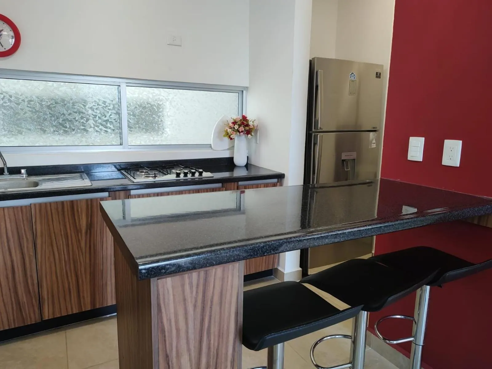 Kitchen or kitchenette in Beautiful Apartment HOEStel Punta Estrella!
