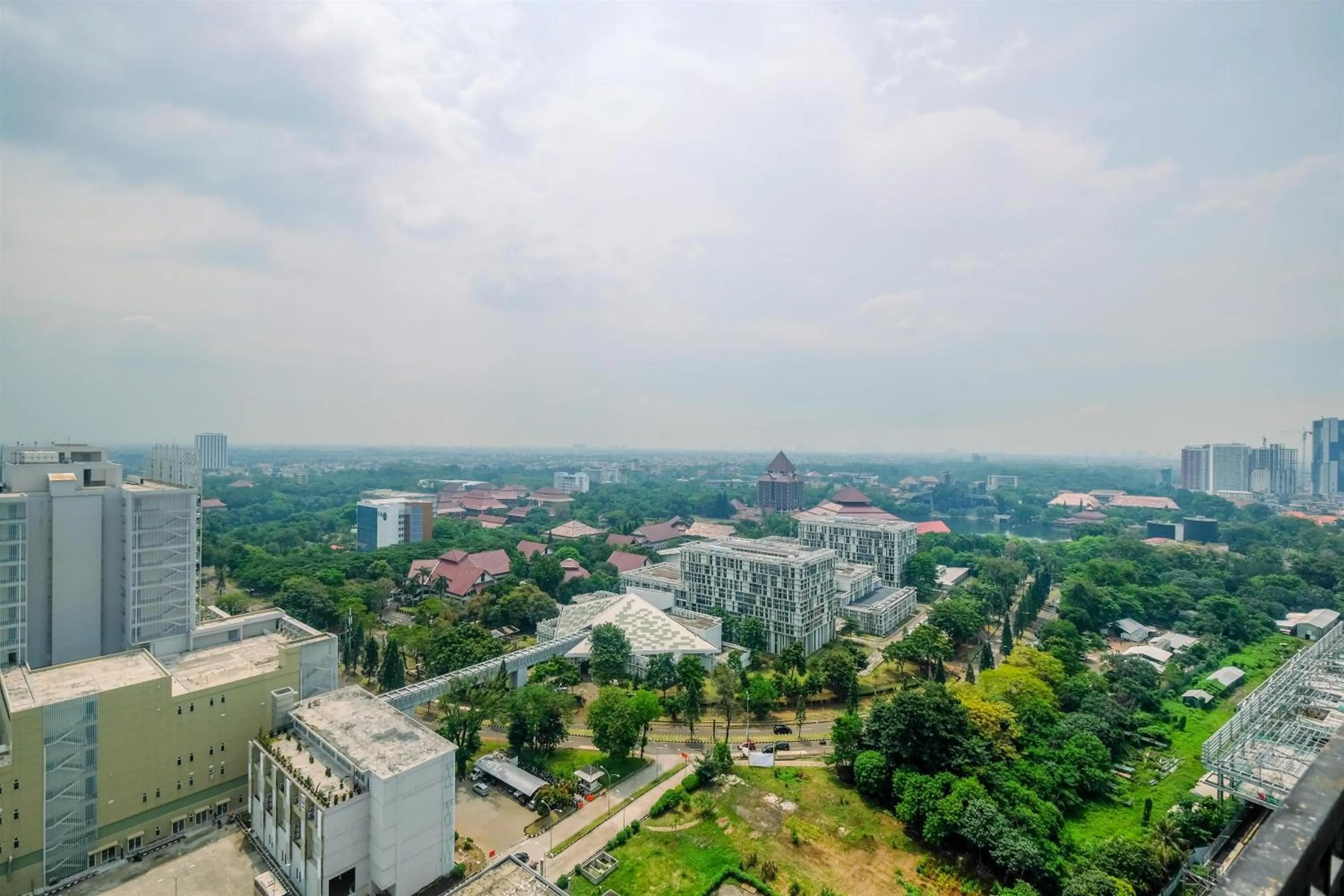 Chic and Cozy Studio Park View Condominium Apartment By Travelio