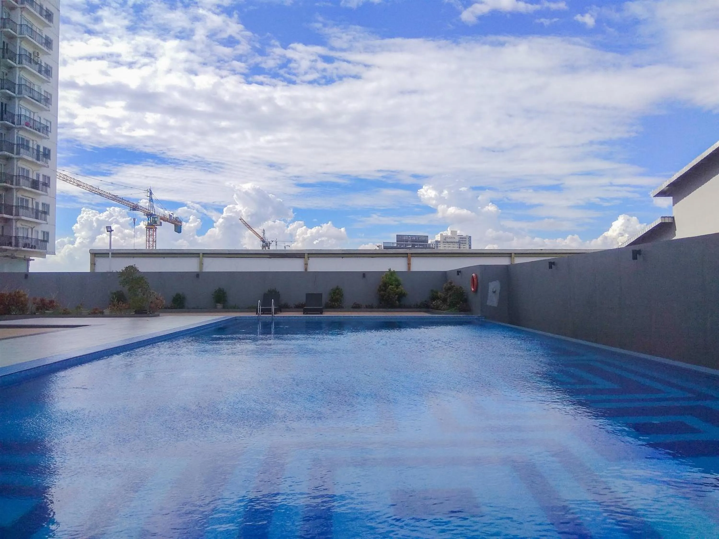 Chic and Cozy Studio Park View Condominium Apartment By Travelio