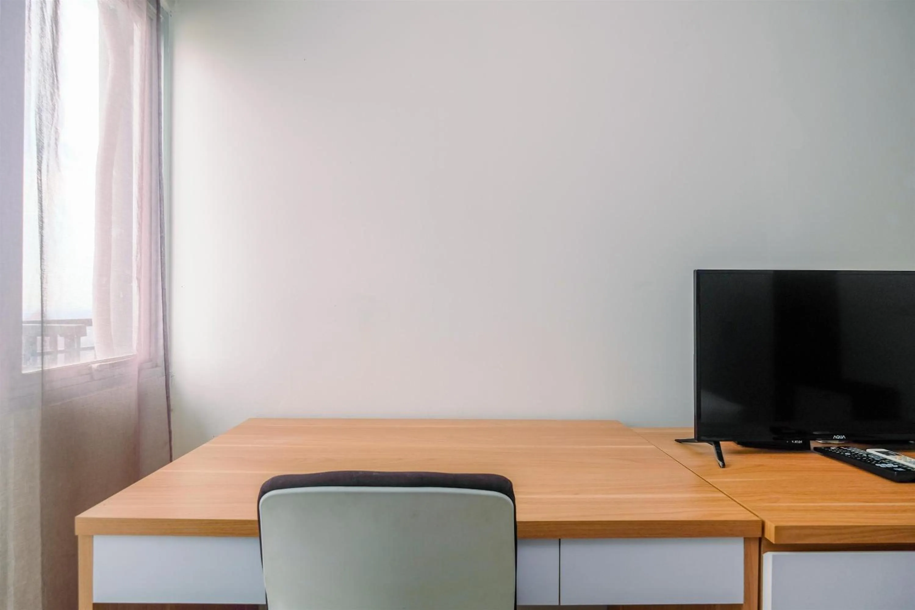 Chic and Cozy Studio Park View Condominium Apartment By Travelio