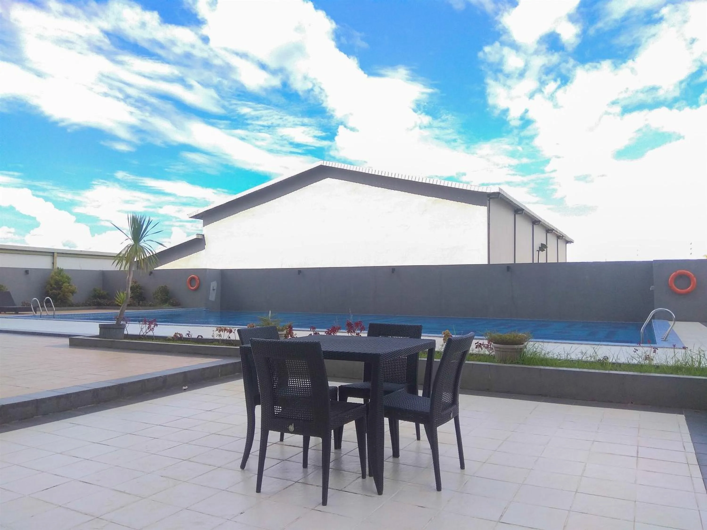 Chic and Cozy Studio Park View Condominium Apartment By Travelio