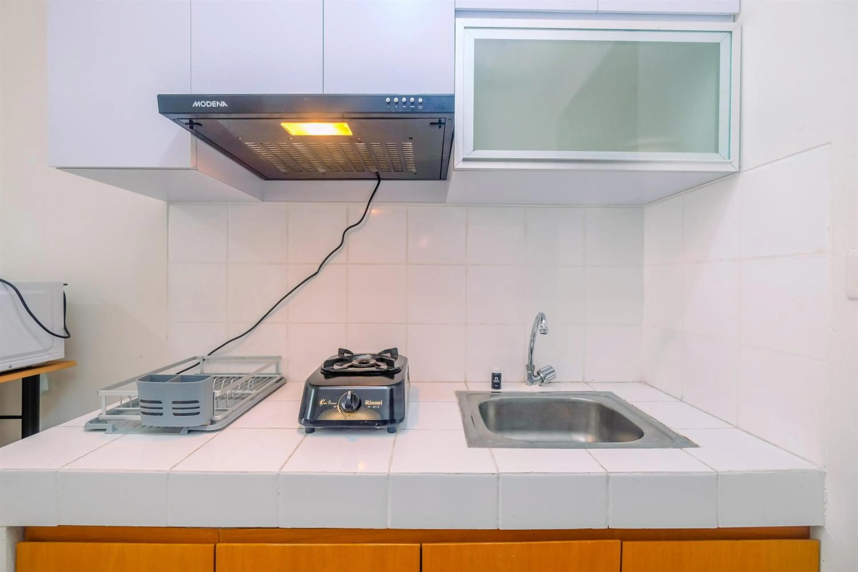 Kitchen or kitchenette in Chic and Cozy Studio Park View Condominium Apartment By Travelio