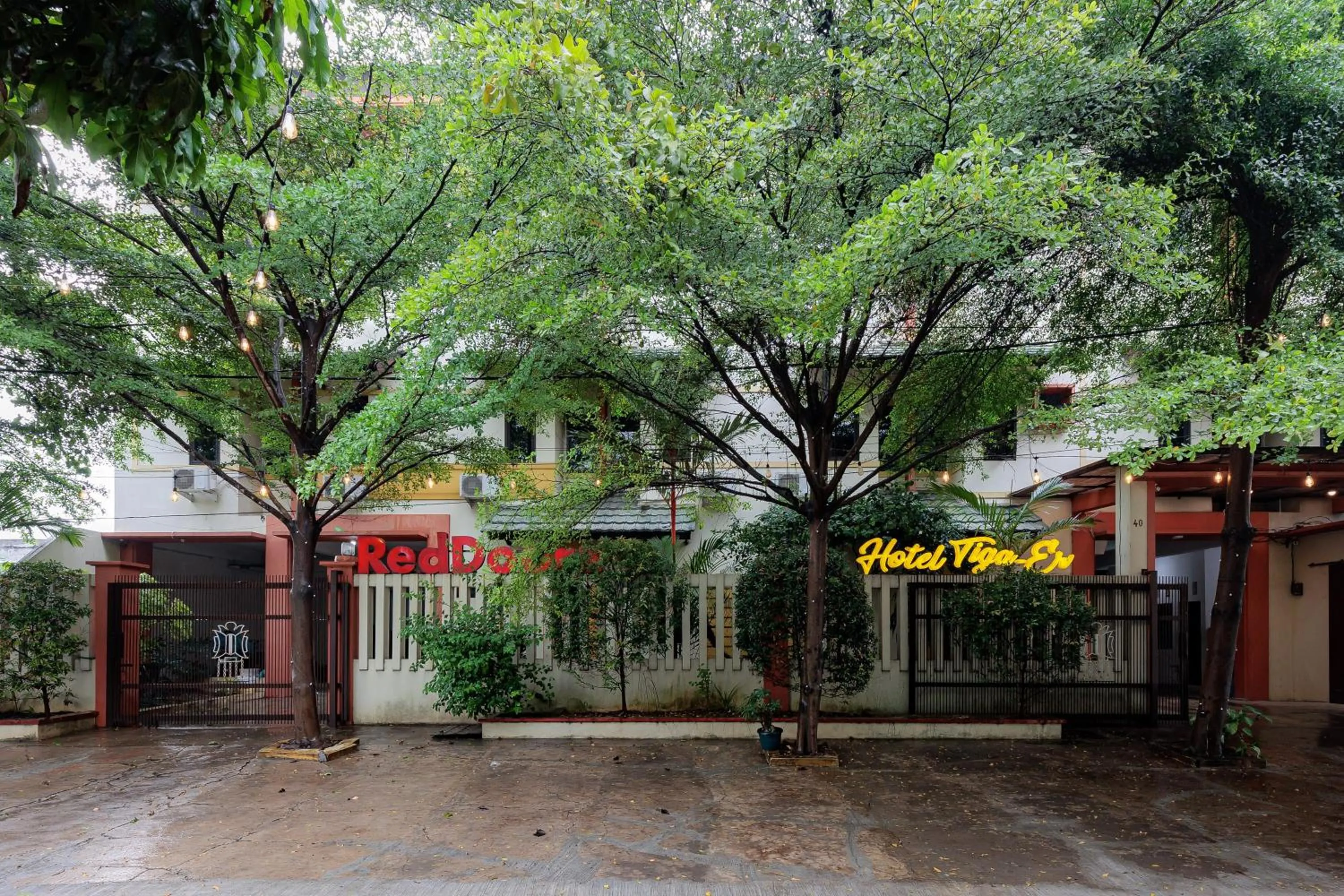 Facade/entrance in RedDoorz Syariah at Hotel Tiga ER near Karawang Central Plaza