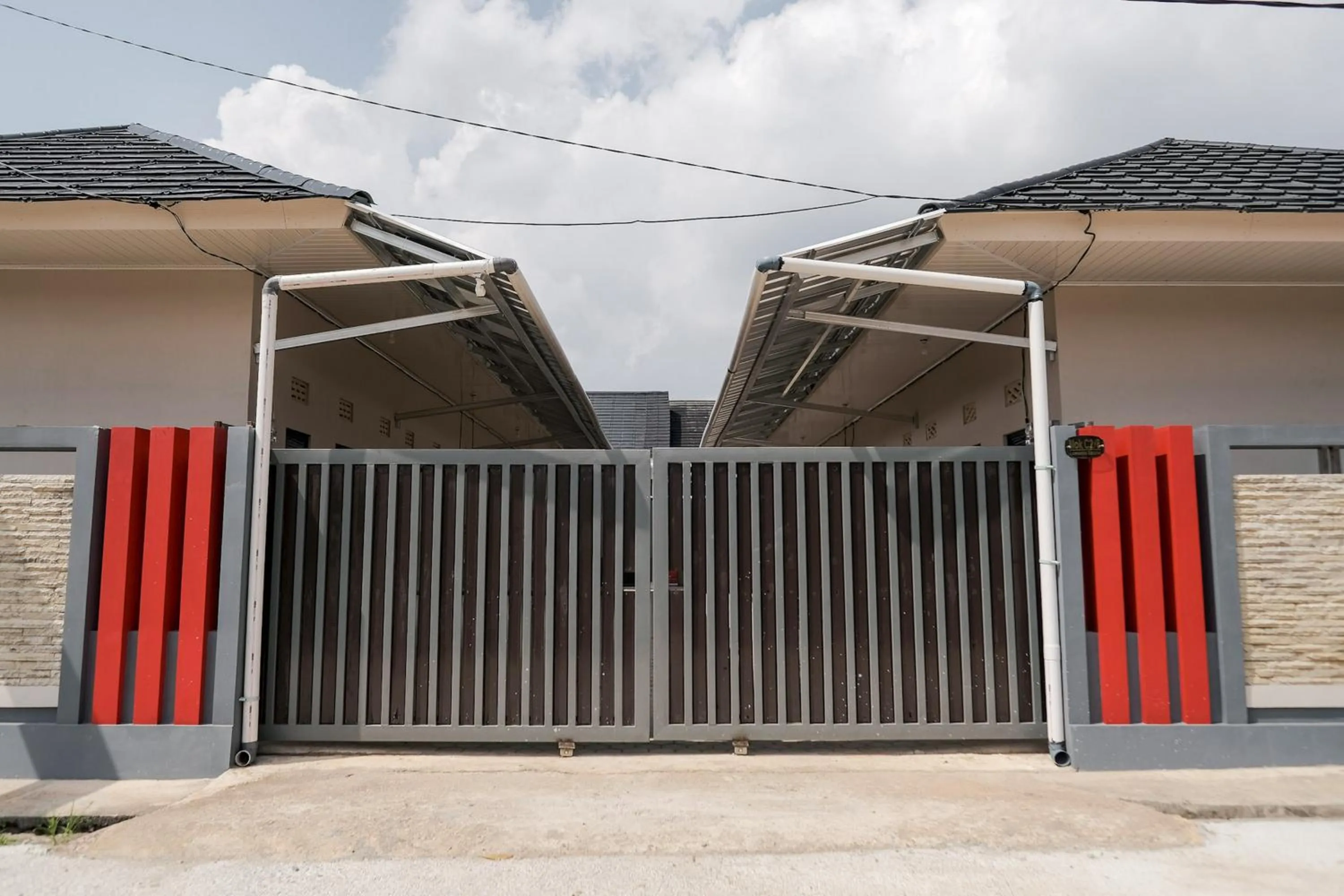 Facade/entrance in RedDoorz Syariah near Hajimena Lampung