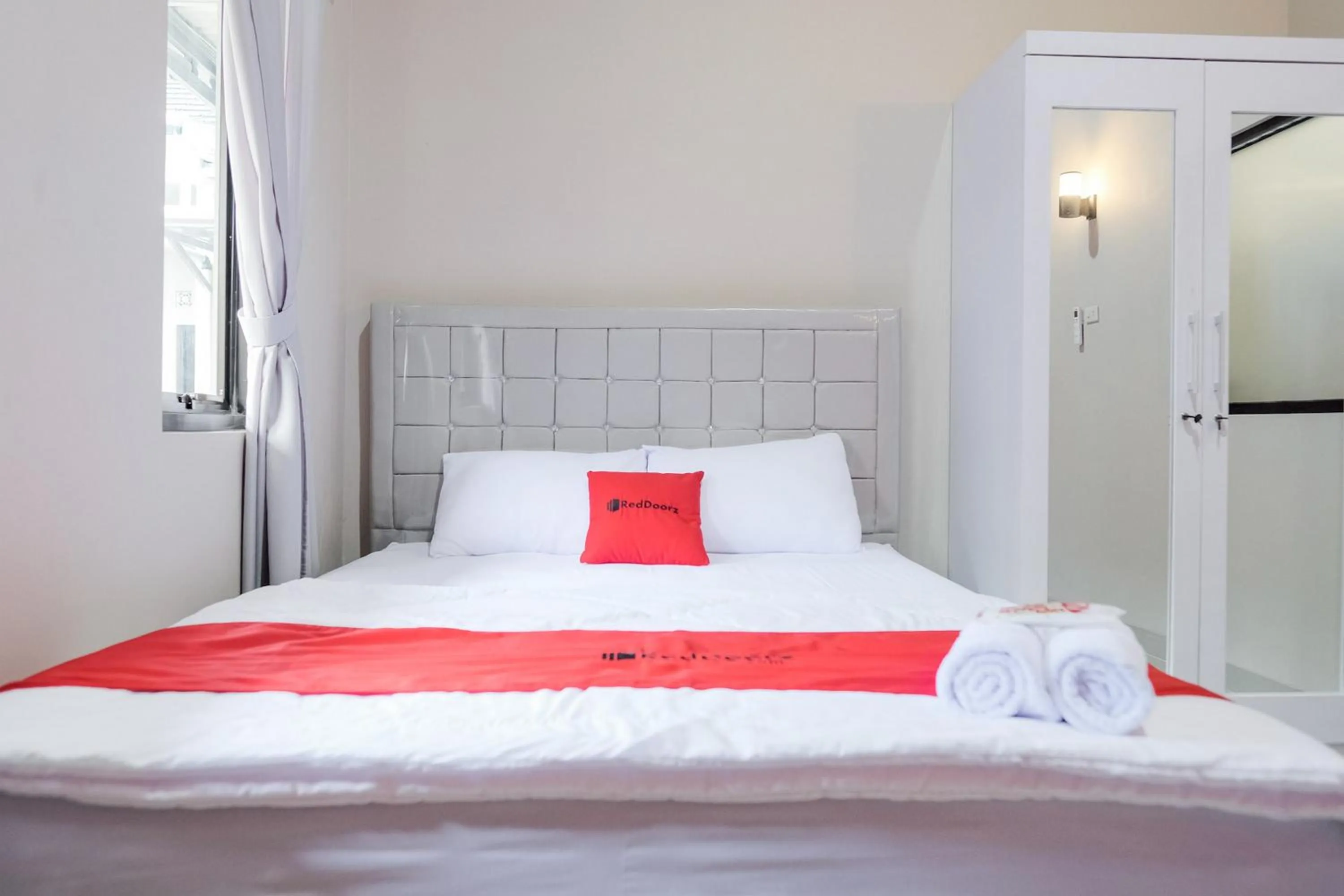 Bedroom, Bed in RedDoorz Syariah near Hajimena Lampung