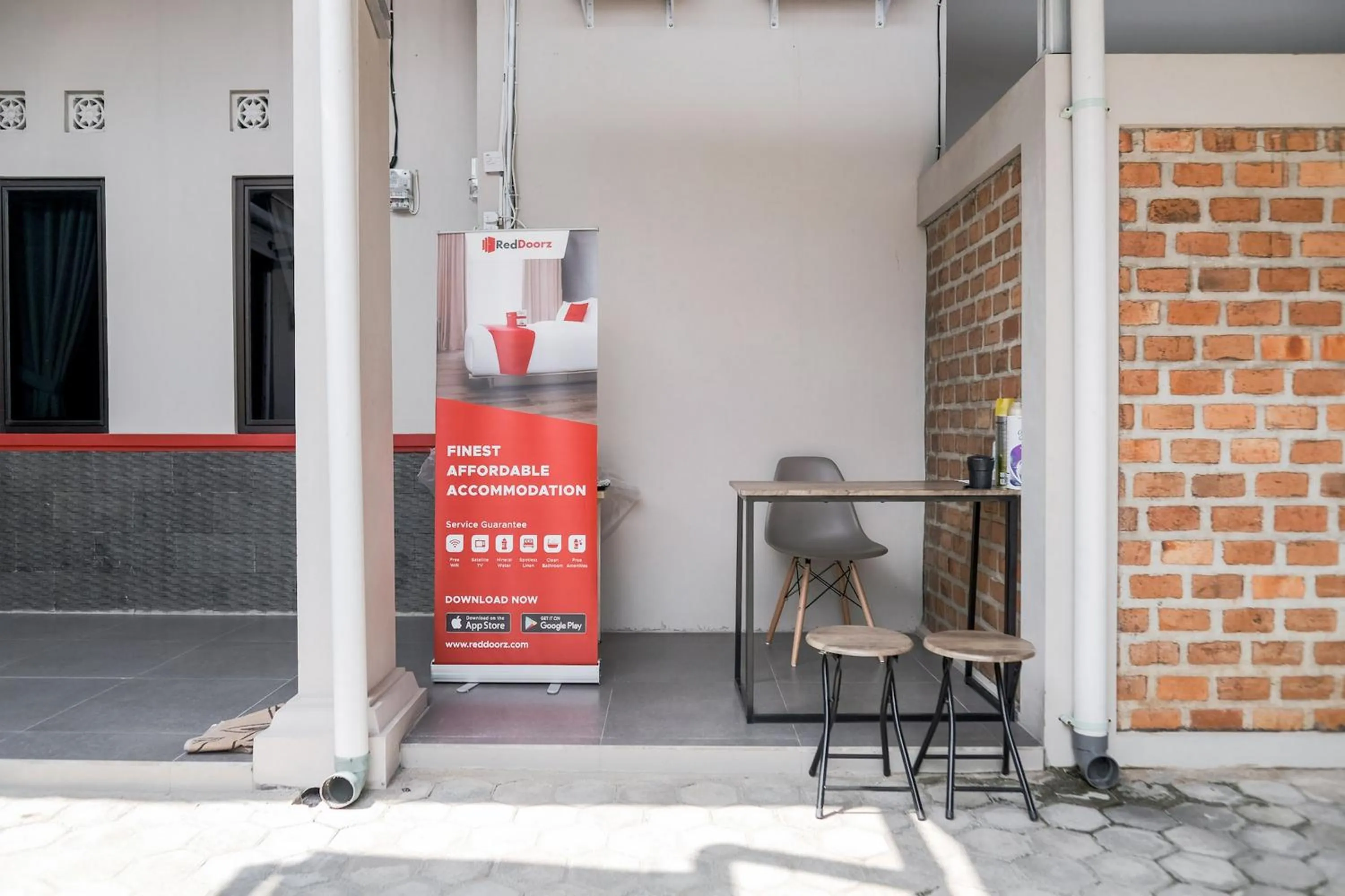 Lobby or reception in RedDoorz Syariah near Hajimena Lampung