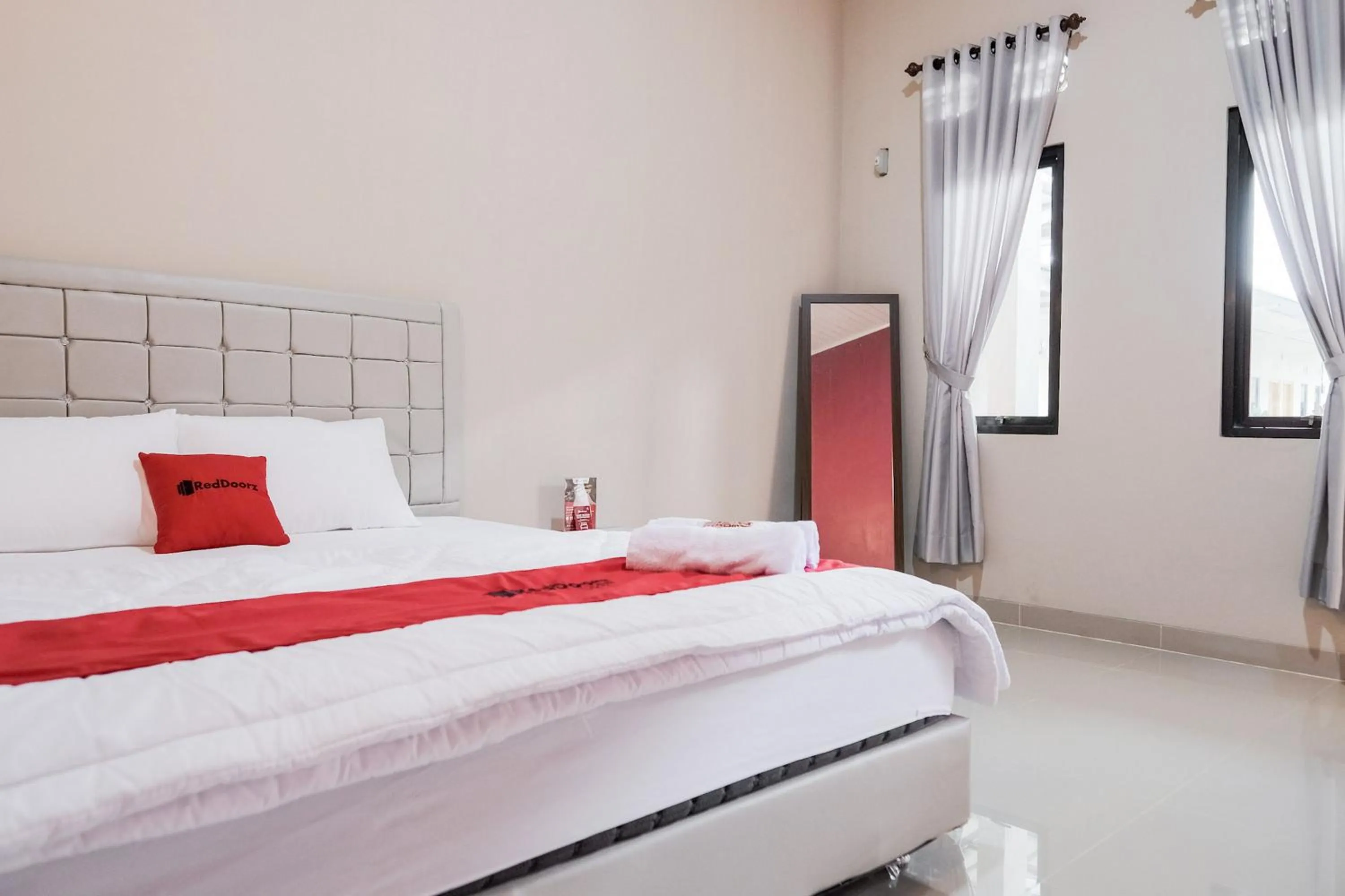 Bedroom, Bed in RedDoorz Syariah near Hajimena Lampung