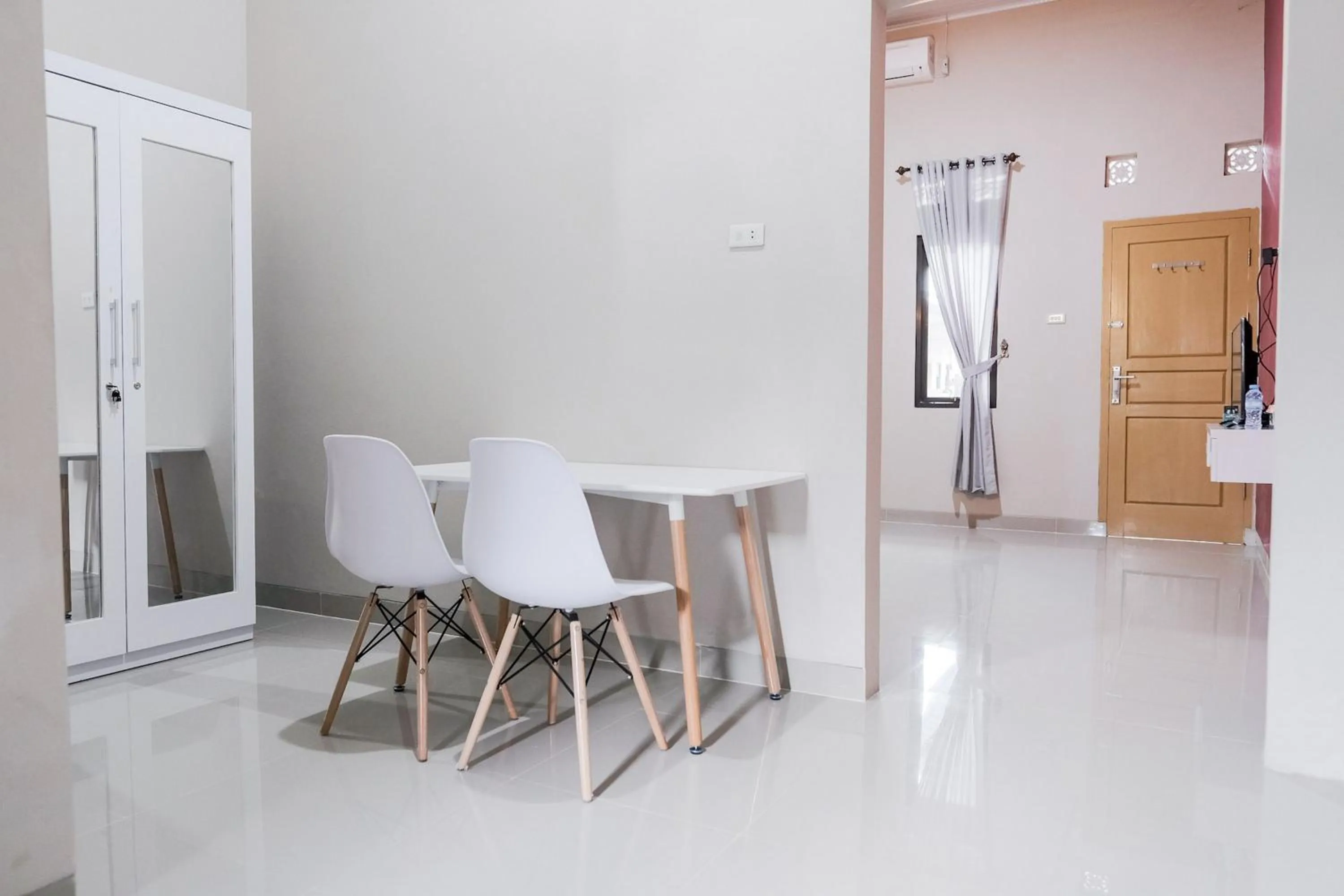 Seating area in RedDoorz Syariah near Hajimena Lampung