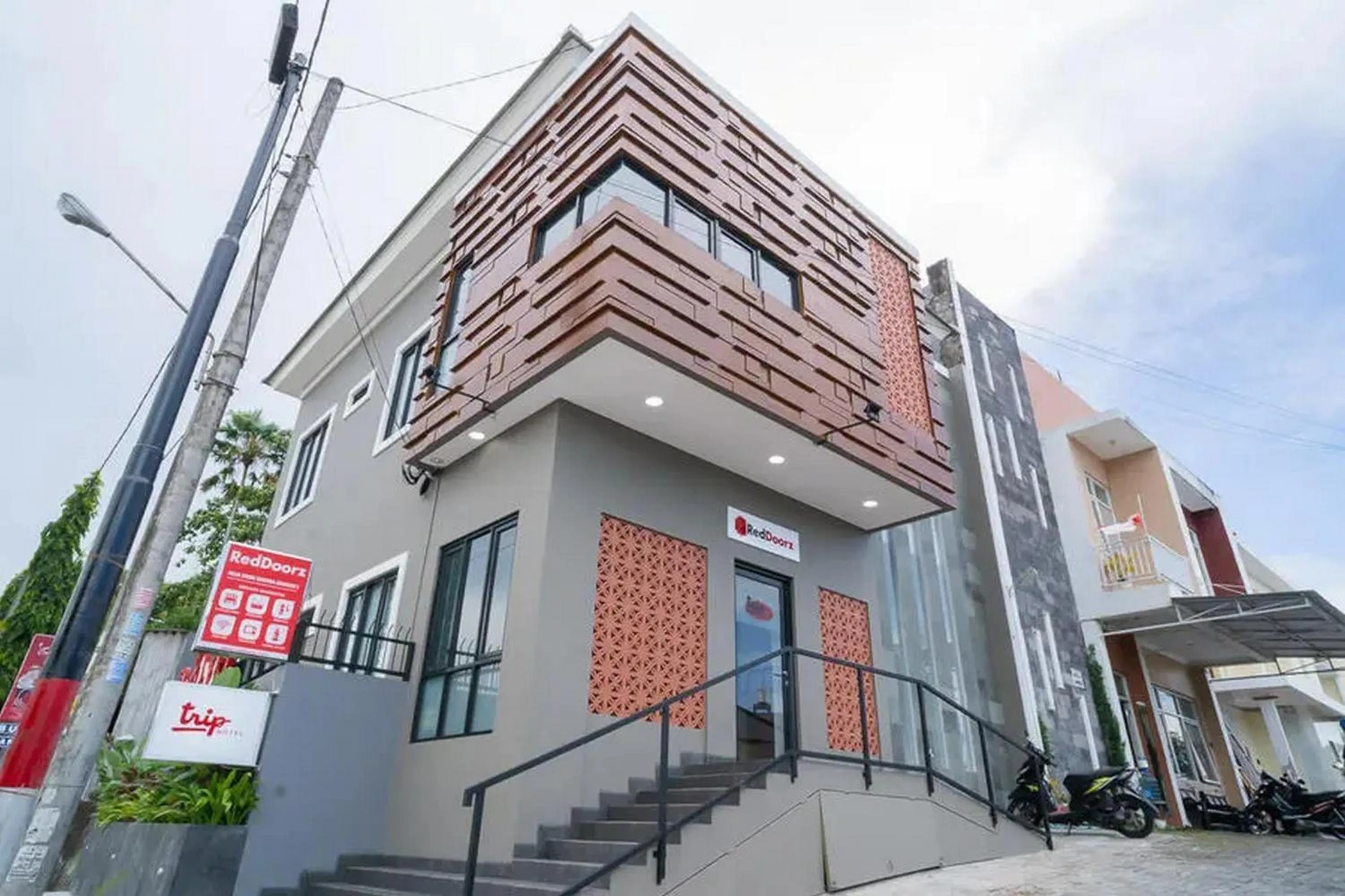 Property building in RedDoorz near Sindu Kusuma Edupark 3