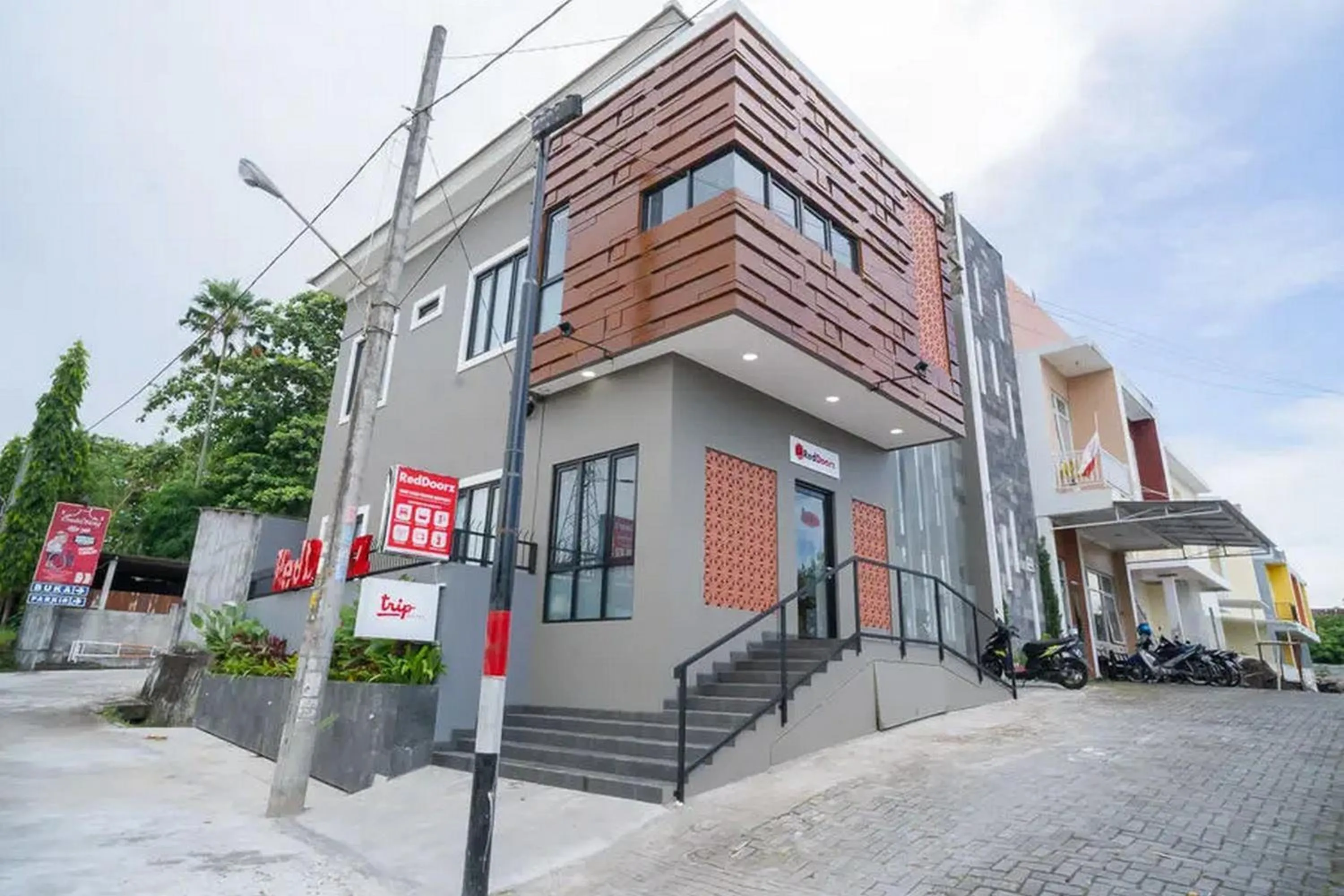 Property building in RedDoorz near Sindu Kusuma Edupark 3