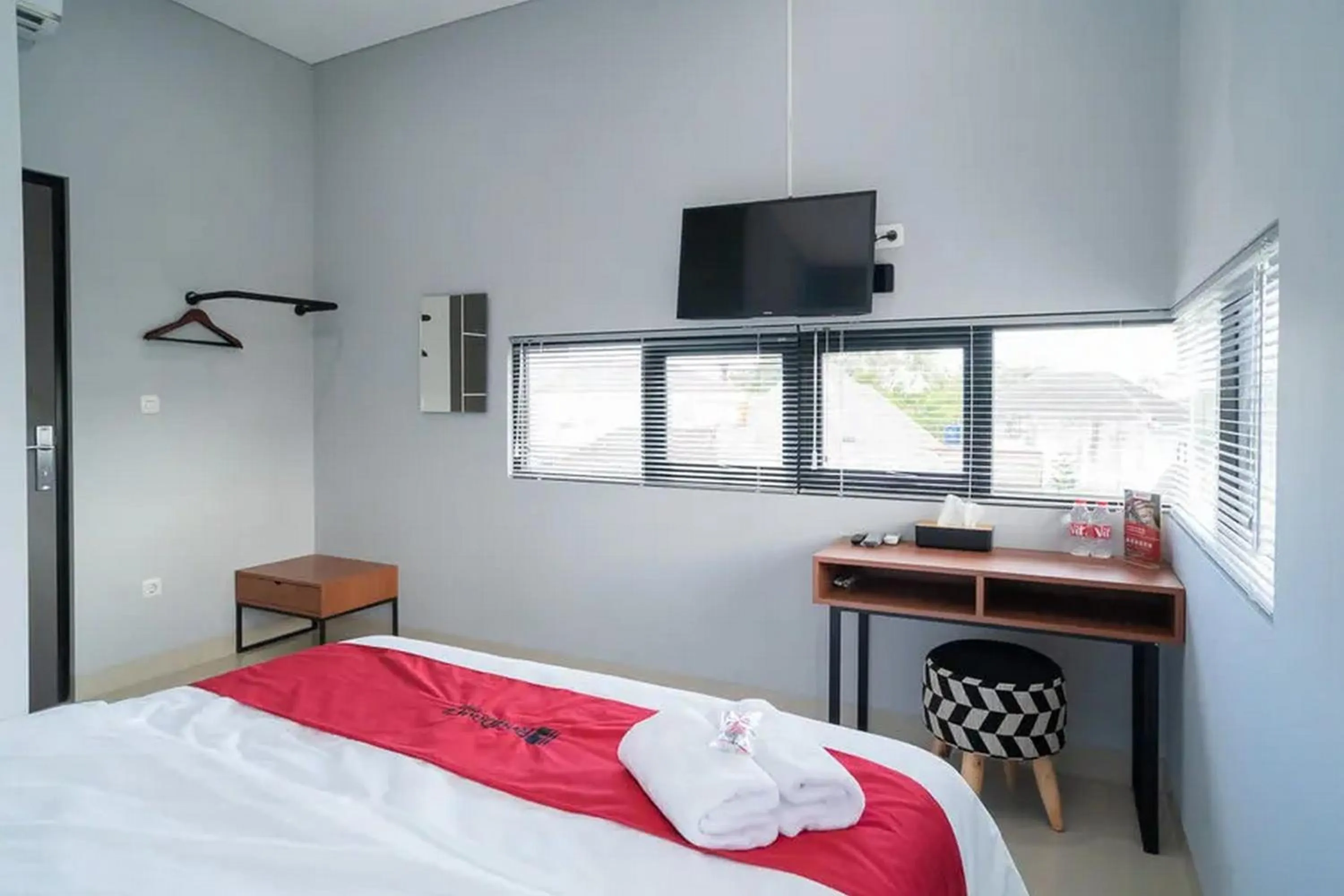 Bedroom, Bed in RedDoorz near Sindu Kusuma Edupark 3