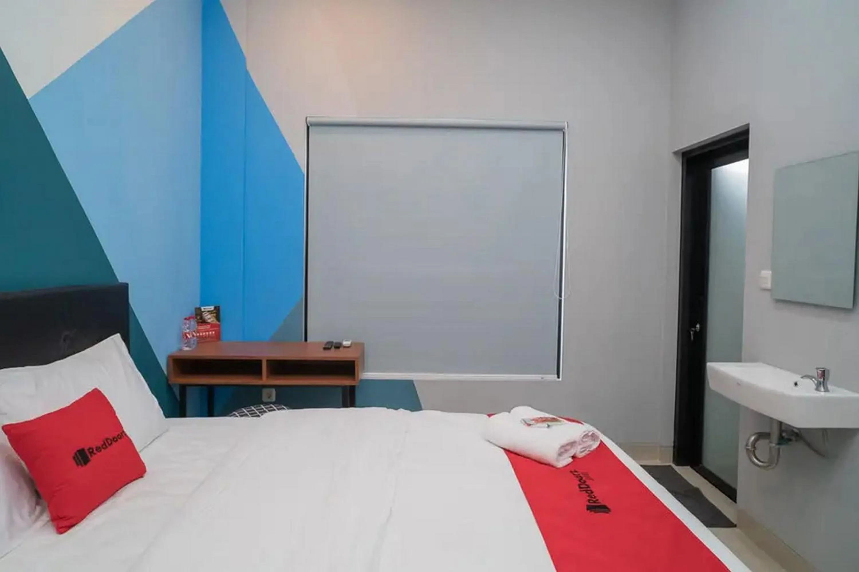 Bed in RedDoorz near Sindu Kusuma Edupark 3
