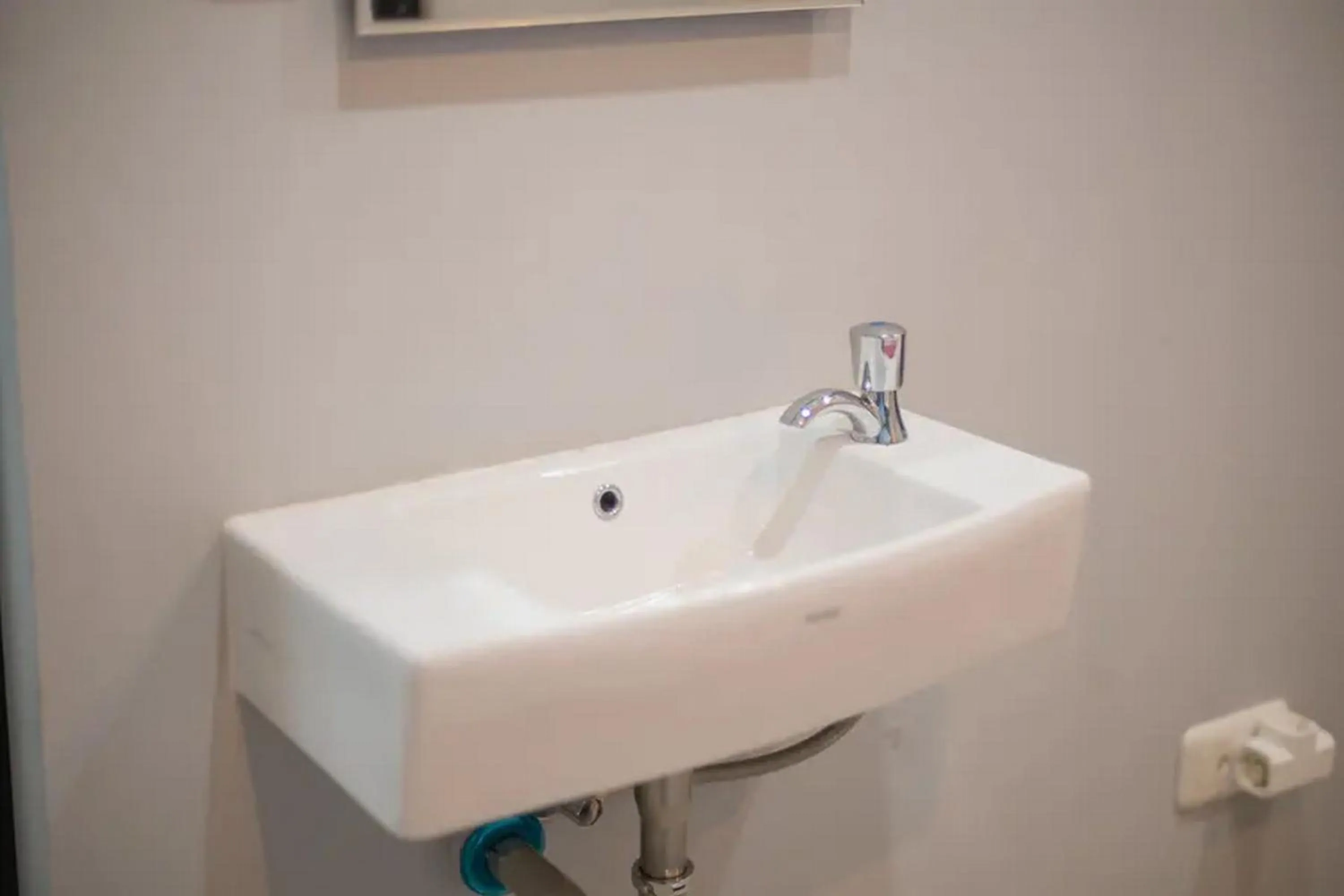 Bathroom in RedDoorz near Sindu Kusuma Edupark 3