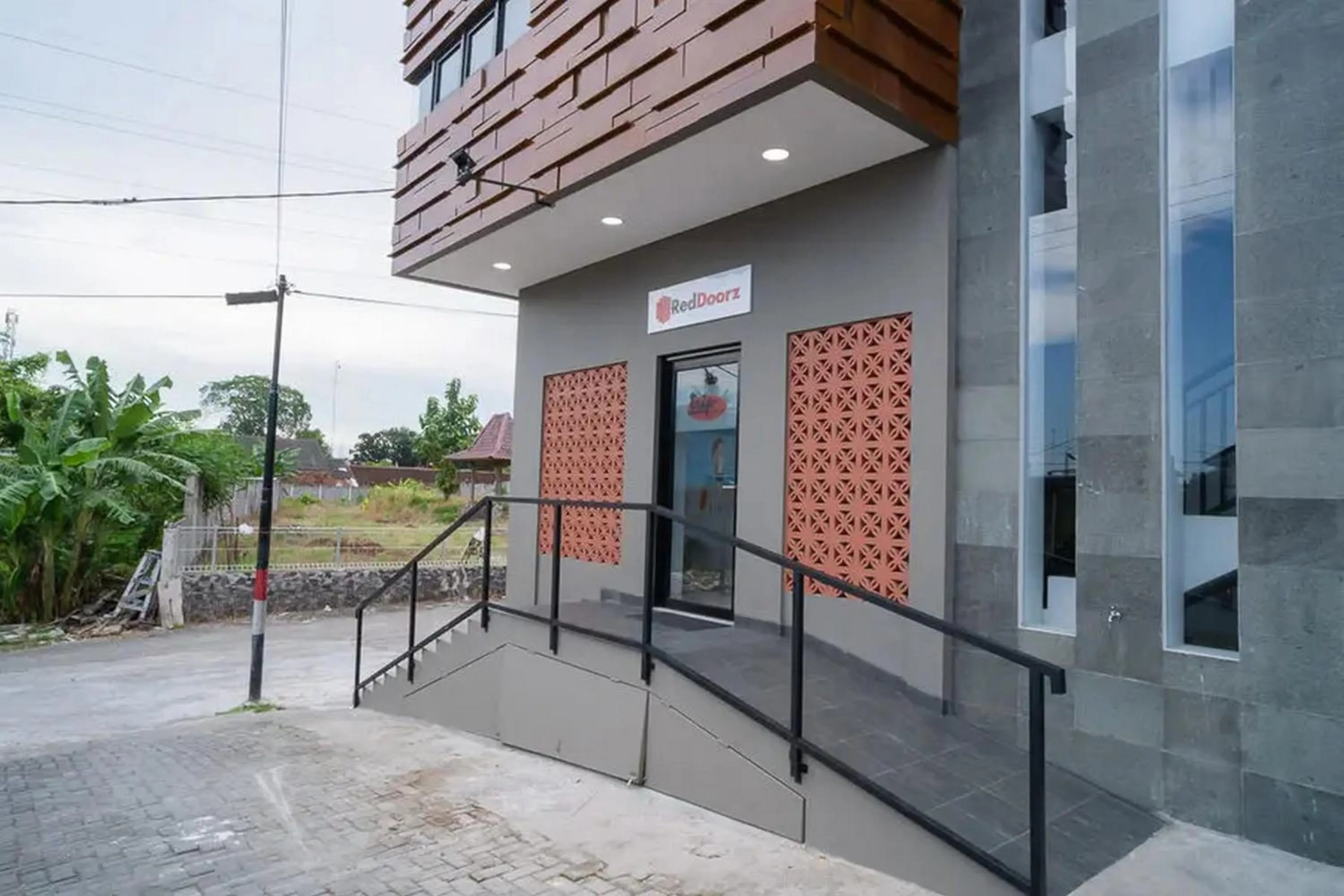 Property building in RedDoorz near Sindu Kusuma Edupark 3