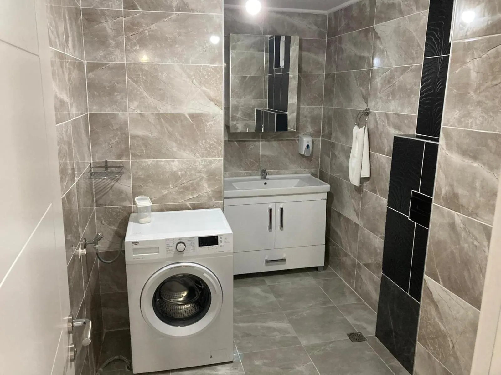 washing machine in Alfa Apart Hotel