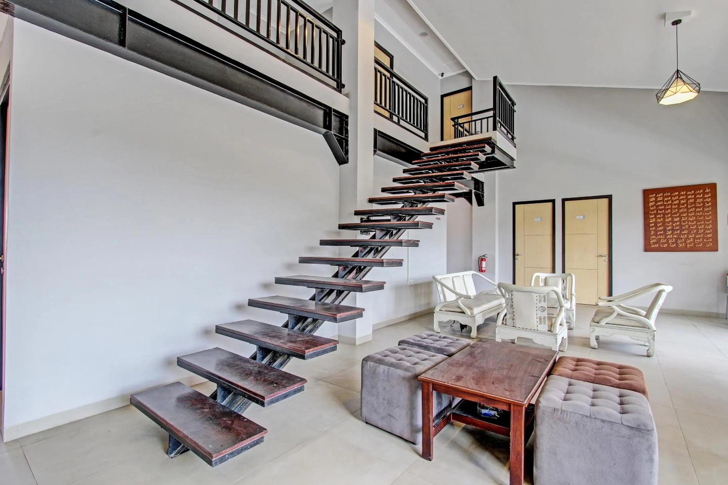 Lobby or reception in Capital O 91377 Mk Prime Syariah