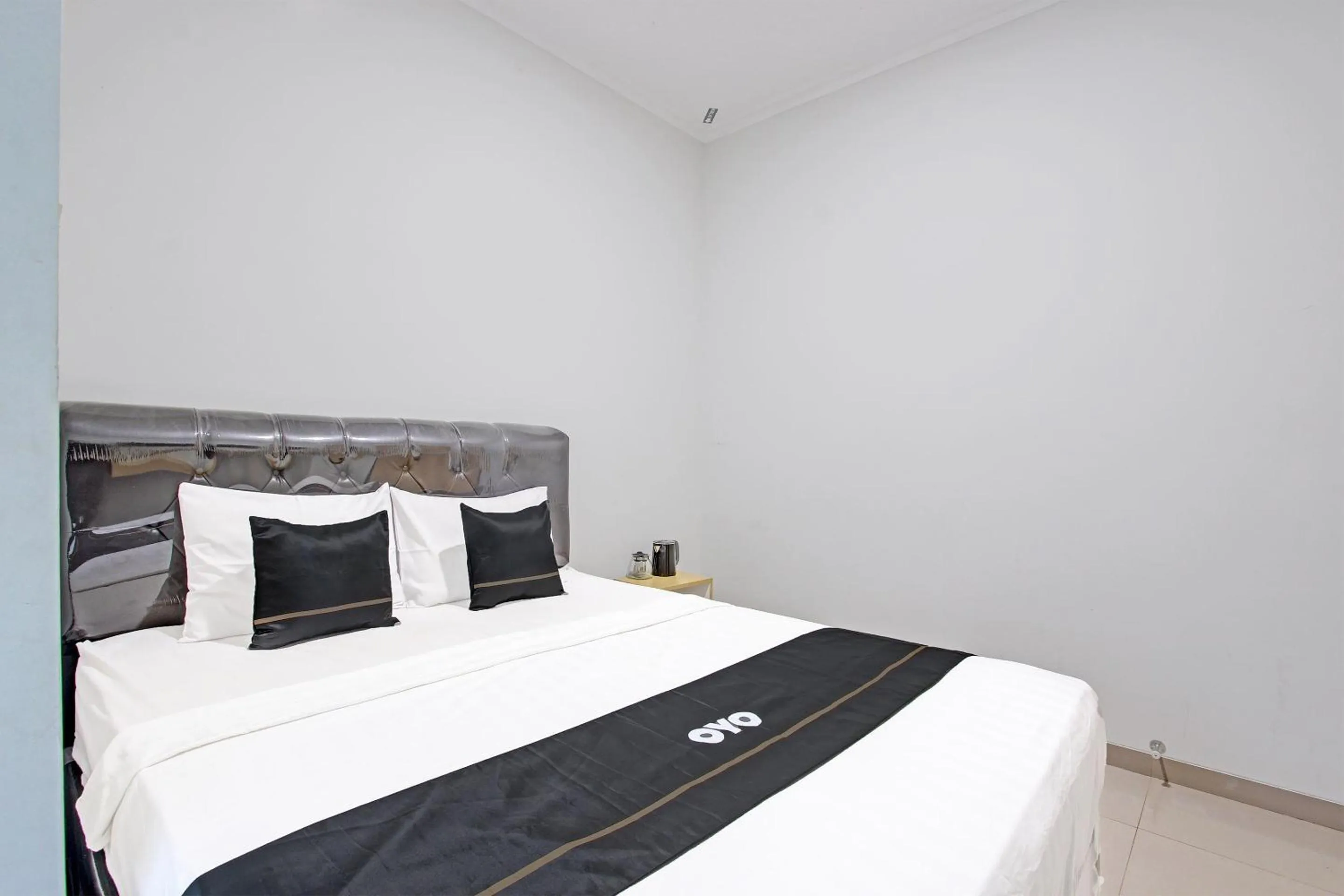 Bedroom in Capital O 91377 Mk Prime Syariah