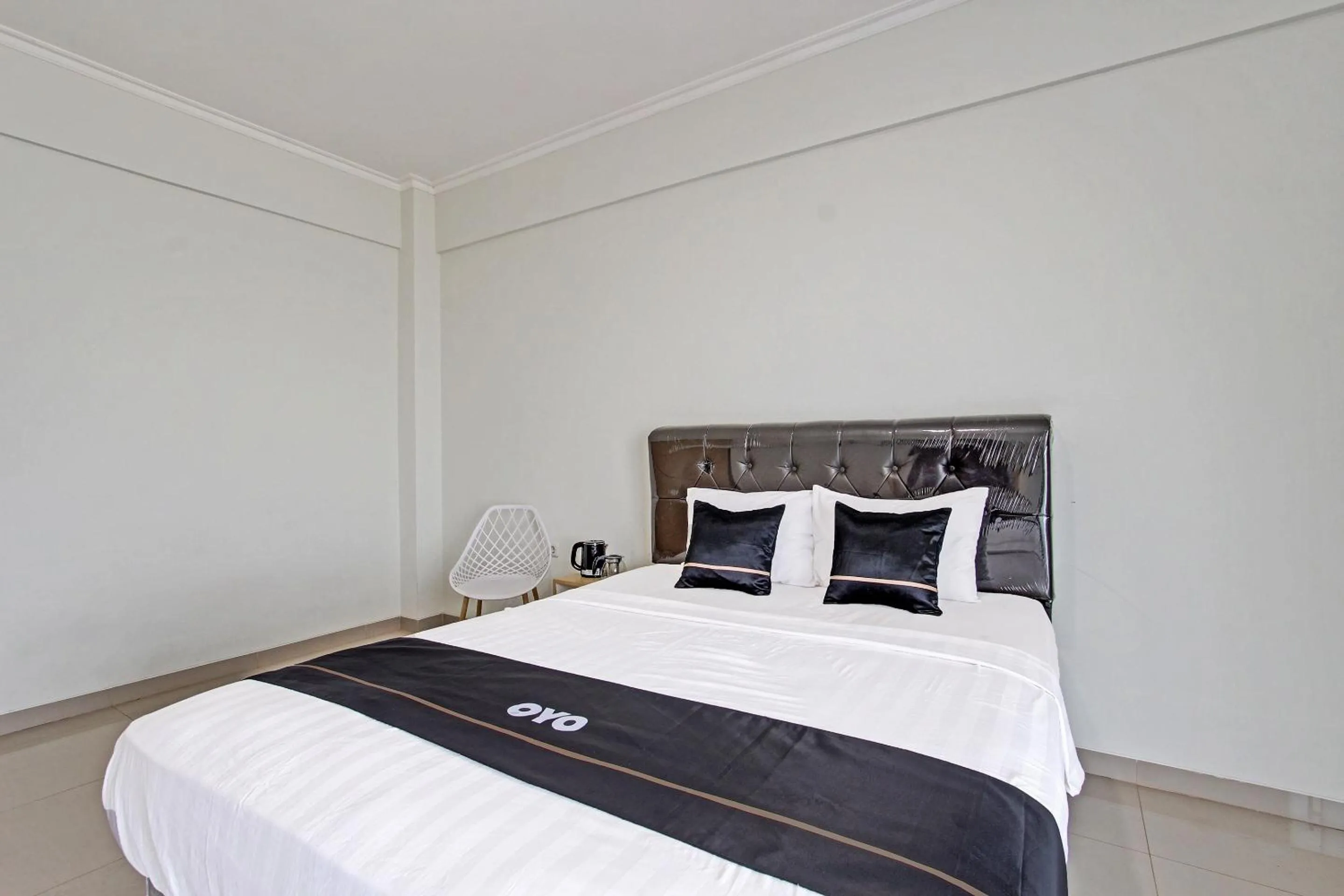 Bedroom in Capital O 91377 Mk Prime Syariah