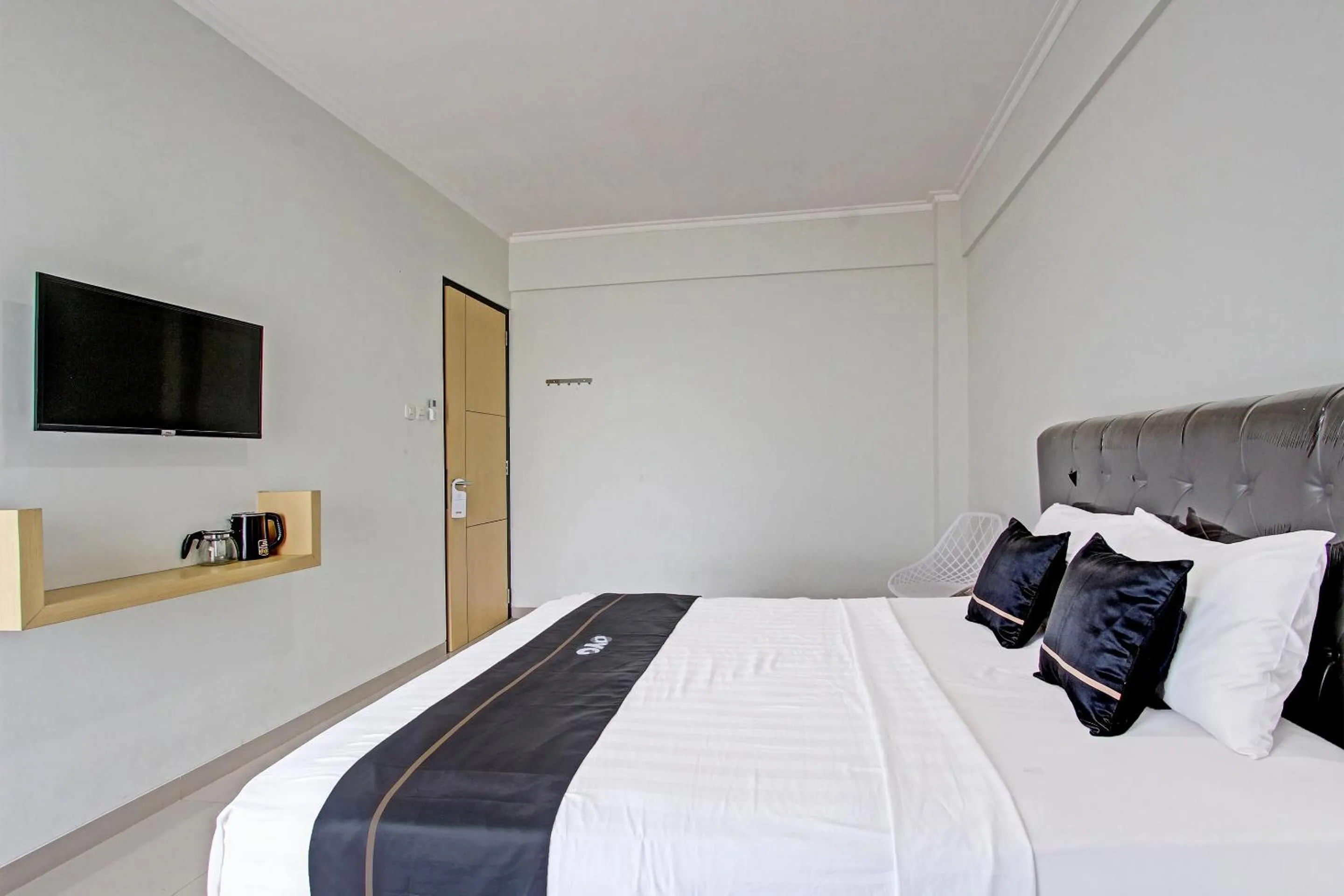 Bedroom in Capital O 91377 Mk Prime Syariah