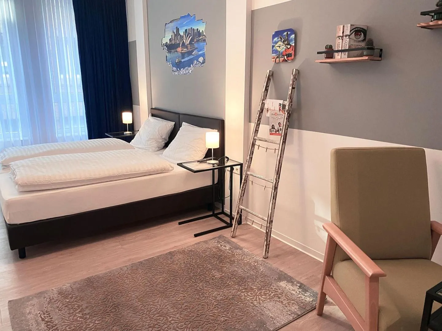 Photo of the whole room, Bed in Kangarooms - Schlachte Weserpromenade