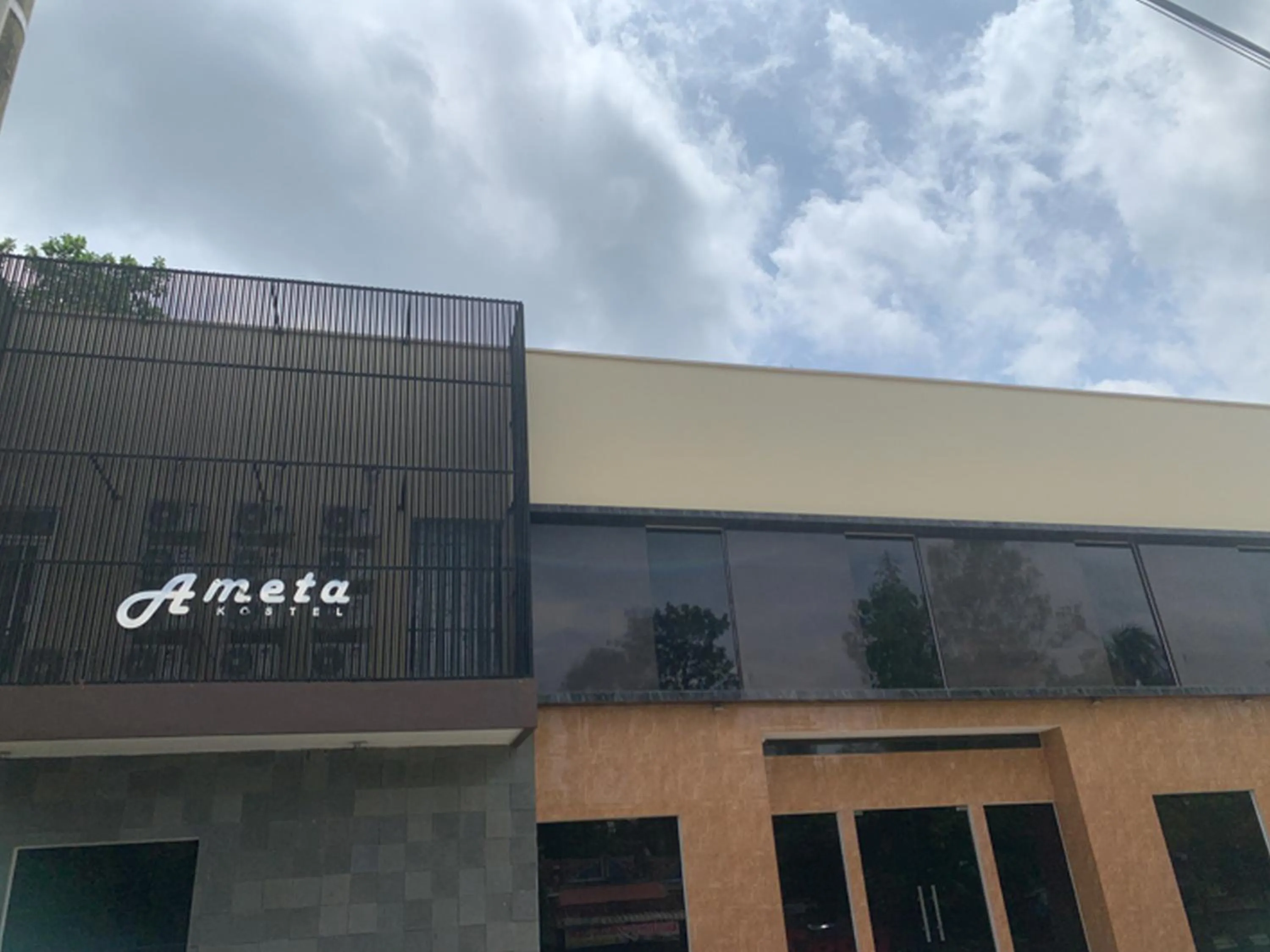 Property building in RedDoorz near Alun Alun Purbalingga