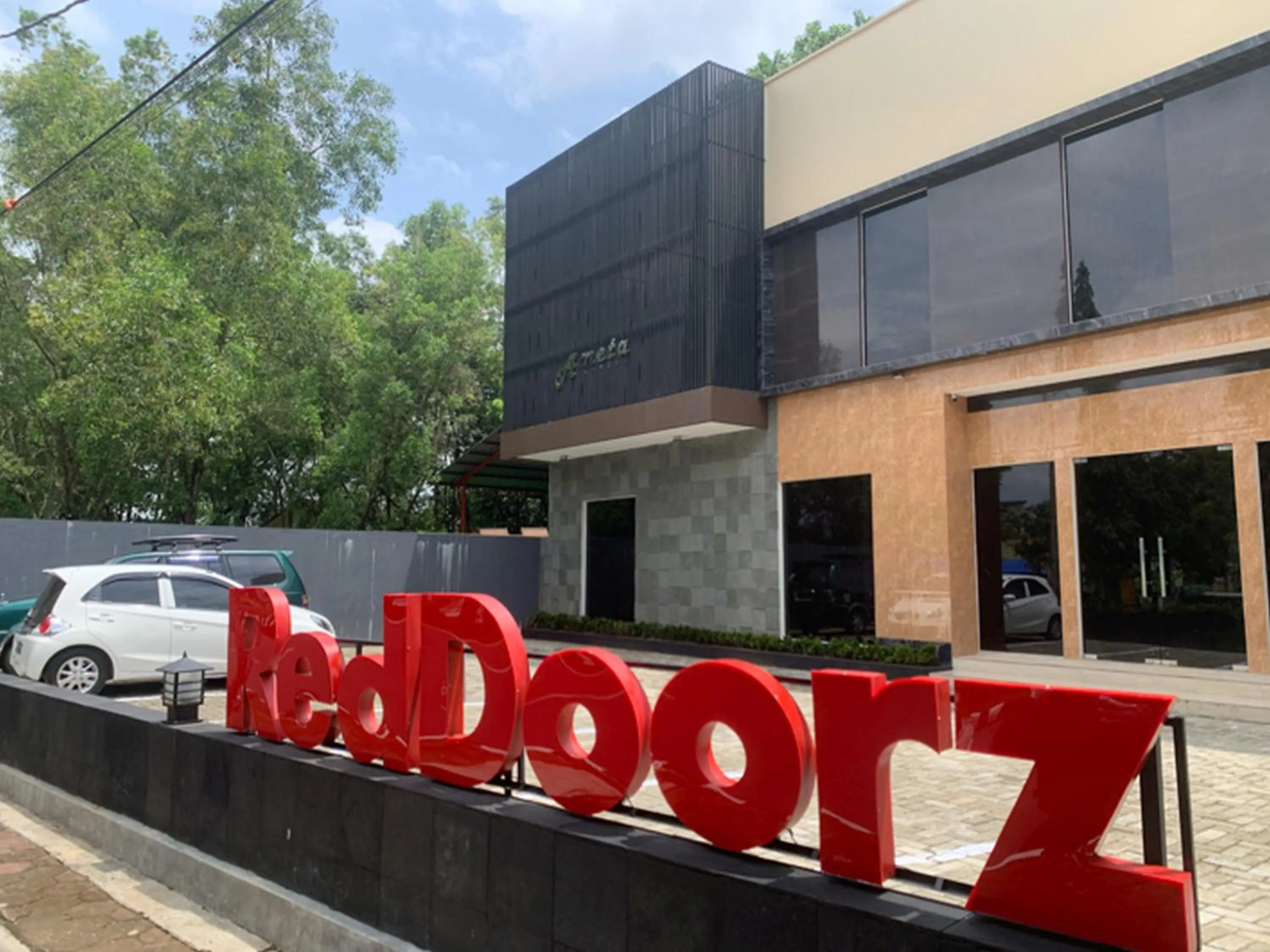 RedDoorz near Alun Alun Purbalingga