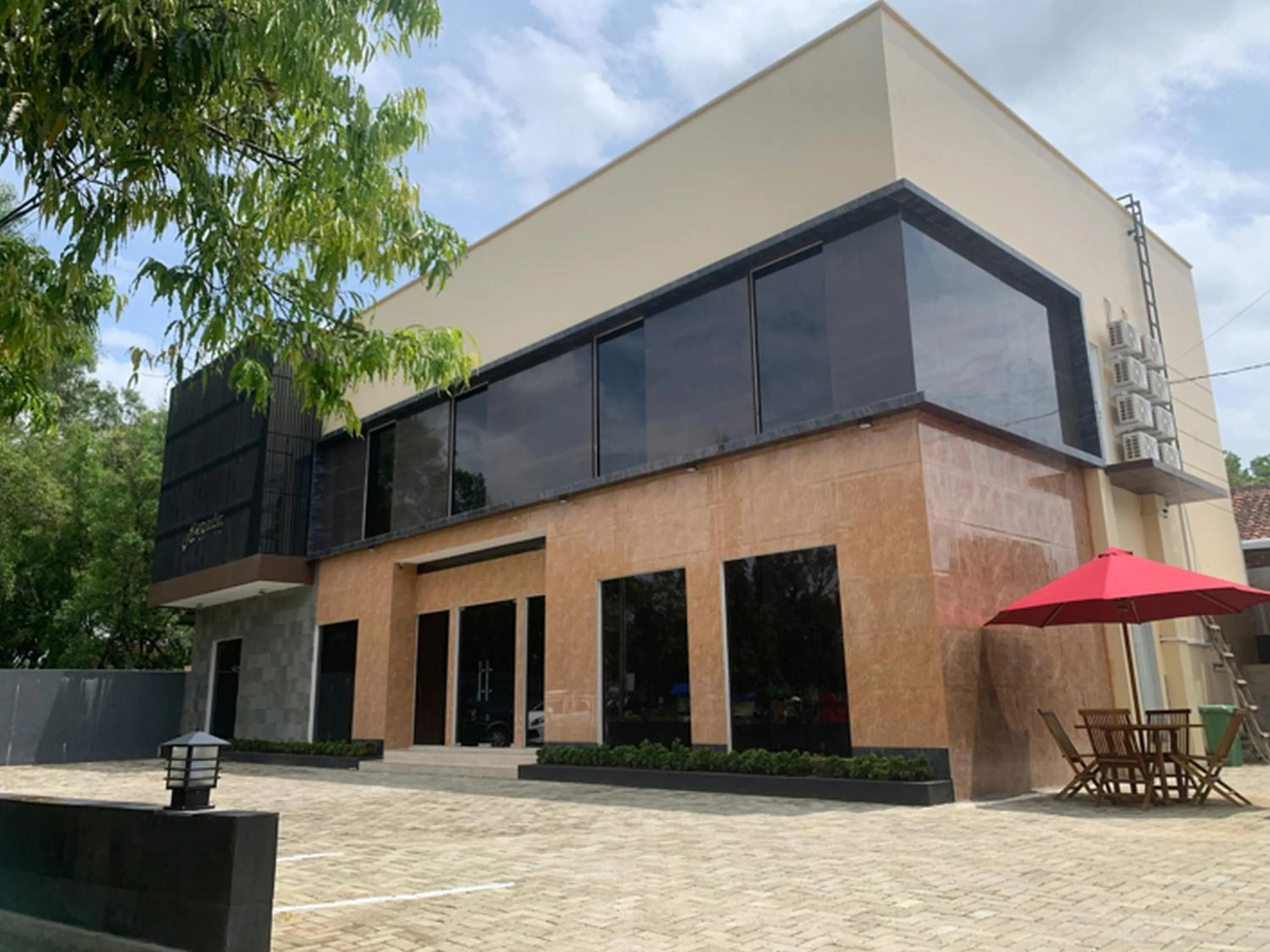 Property building in RedDoorz near Alun Alun Purbalingga